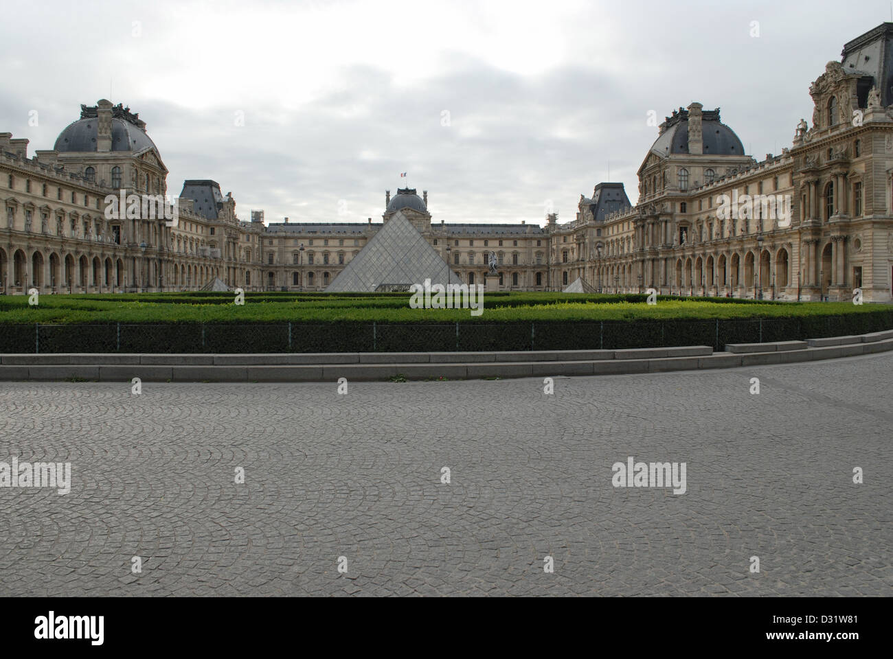 Www louvre fr Nom De Domaine A été Créé En Juillet Louvre paris vue générale Banque de photographies et d'images à haute  résolution - Alamy