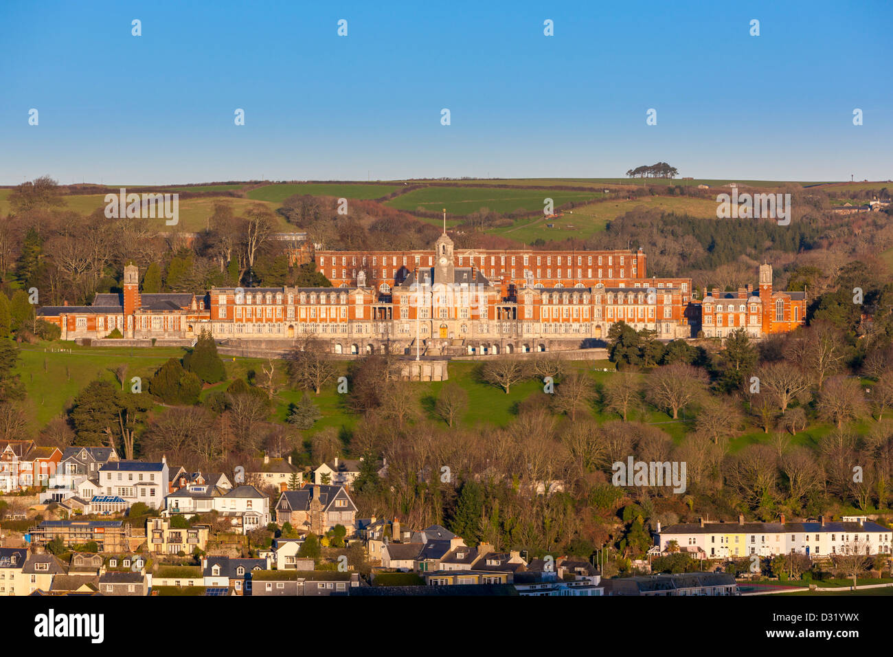 Royal Naval College, par Sir Aston Webb sur la rivière Dart, dans le sud du Devon, Angleterre, Royaume-Uni, Europe. Banque D'Images