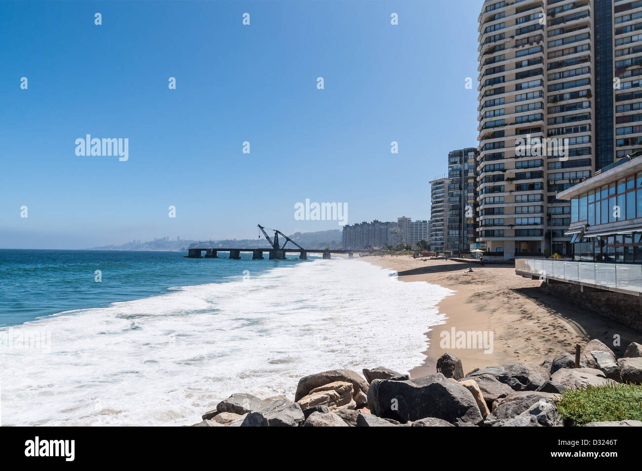 Vue sur la plage de Vina del Mar, au Chili. Banque D'Images