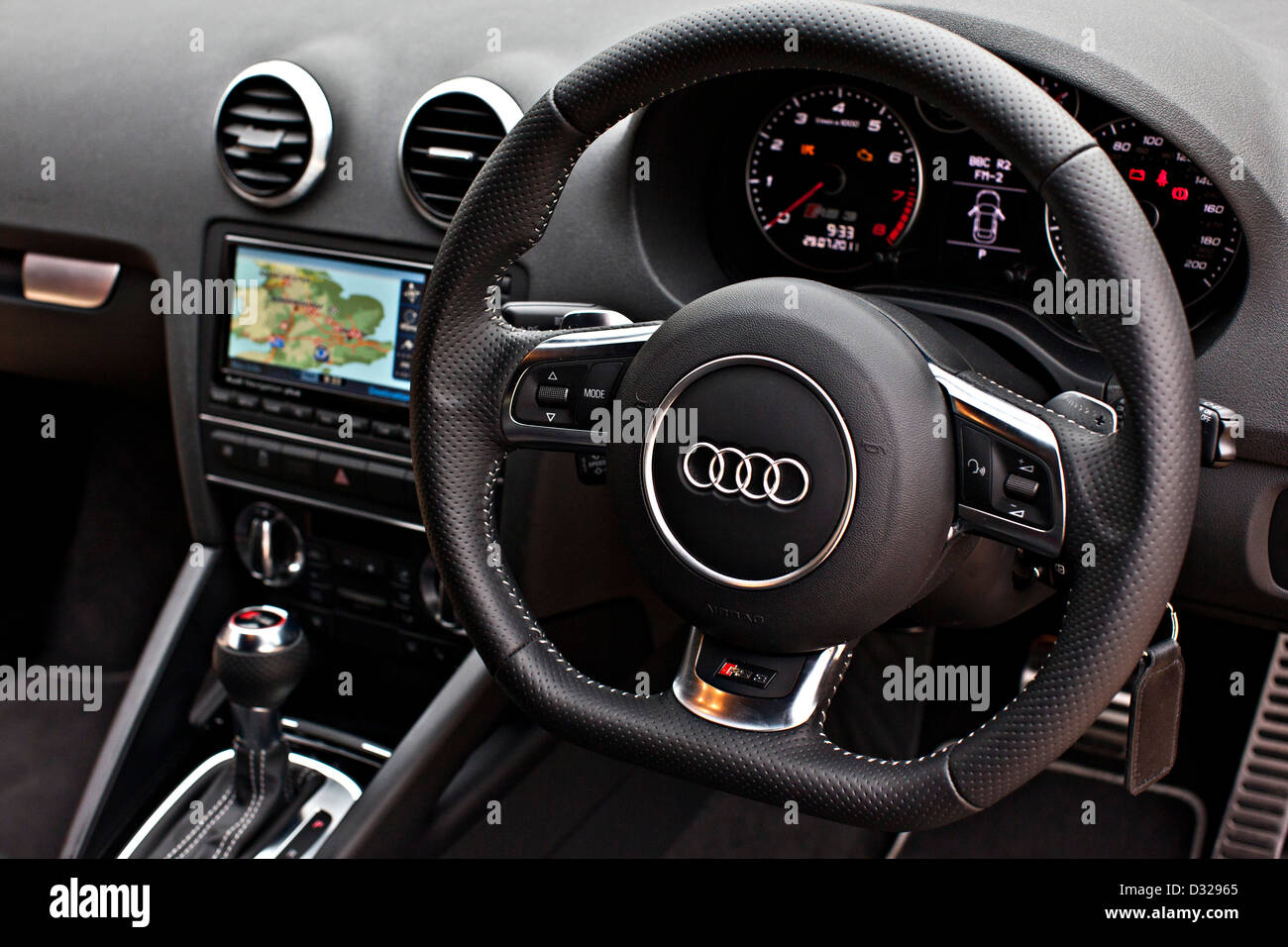Tableau de bord et volant, Audi RS 3, Winchester, England, UK Banque D'Images