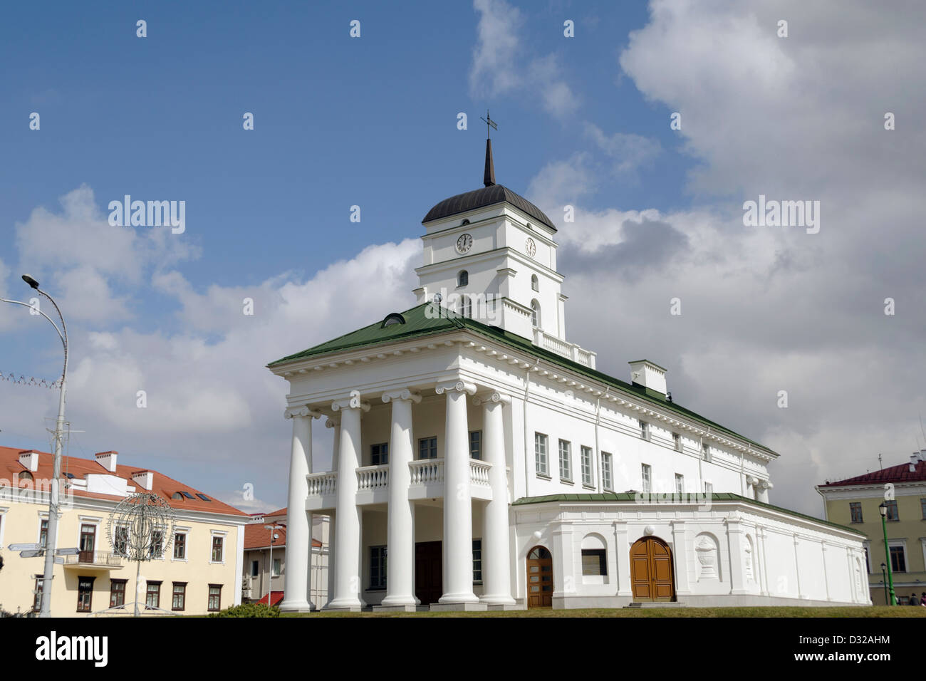 Bâtiment historique de l'Hôtel de ville de Minsk situé à la place de la liberté, l'ex-place de la Cathédrale Banque D'Images