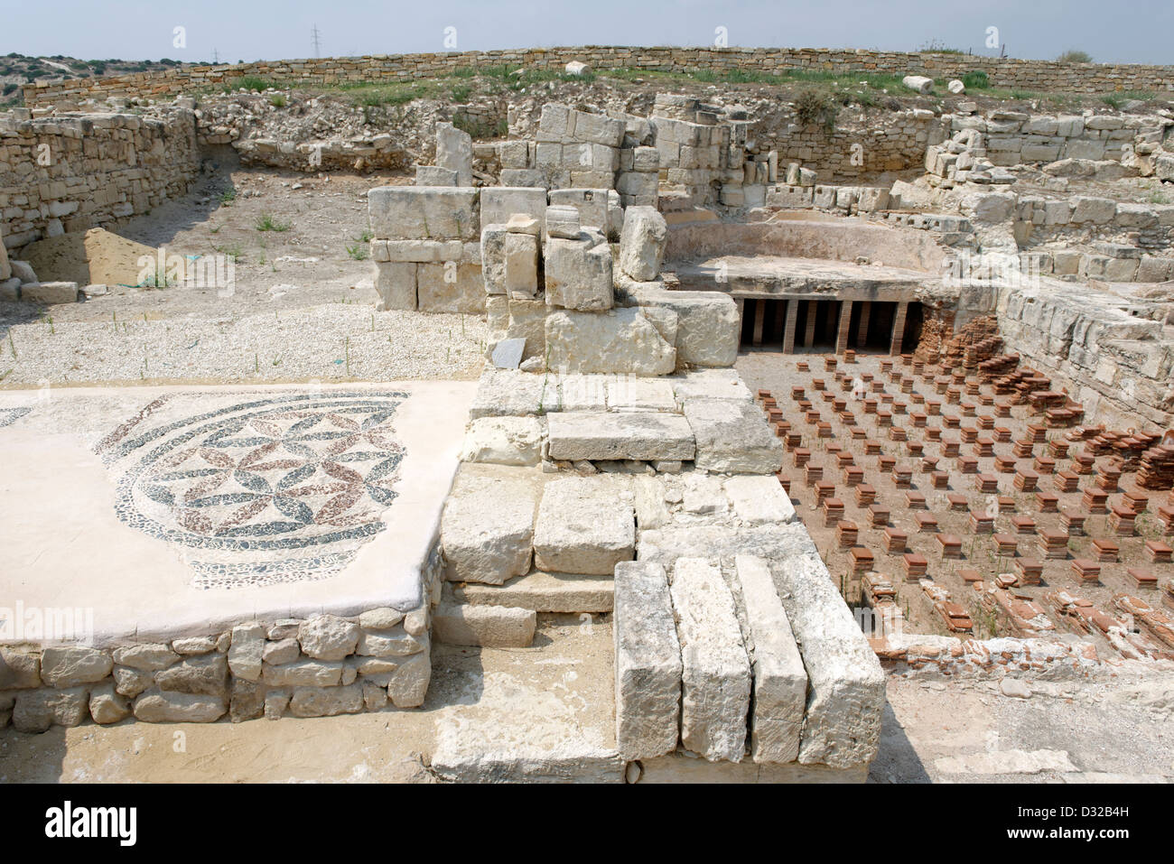 Les anciens thermes romains à ancient Kourion, un site archéologique gréco-romain sur la côte sud de Chypre. Banque D'Images