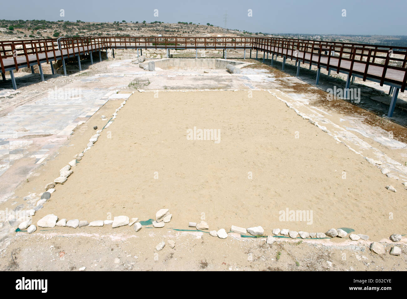 Bains Publics Bassin hexagonal à ancient Kourion, un site archéologique gréco-romain sur la côte sud de Chypre Banque D'Images Bains Publics Bassin hexagonal à ancient Kourion, un site archéologique gréco-romain sur la côte sud de Chypre Banque D'Images