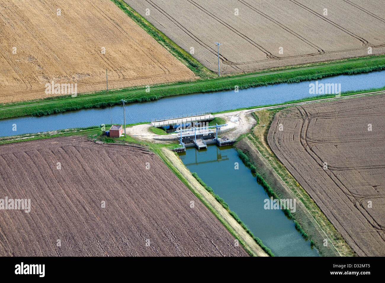 Système de verrouillage de la porte d'écluse sur les fens, Cambridgeshire, Angleterre Banque D'Images