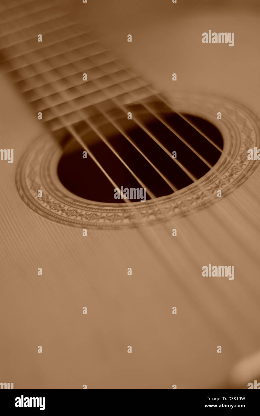Guitare acoustique classique,Six (6) cordes guitare classique montrant le trou du son Banque D'Images