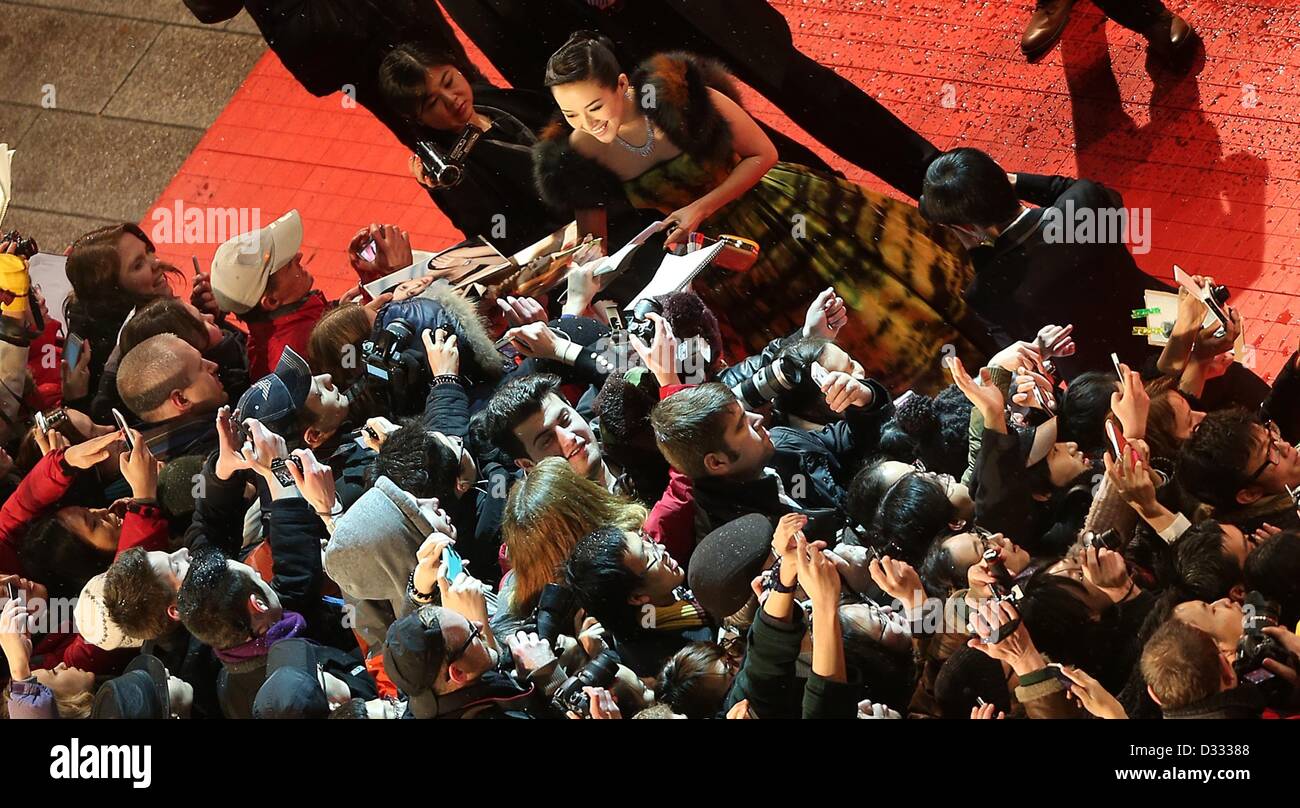 Berlin, Allemagne. 7 février 2013. L'actrice chinoise Zhang Ziyi arrive pour la première du film 'Le Grand Maître' ('Yi Dai zong shi') durant le 63ème Festival du Film de Berlin, à Berlin, Allemagne, 07 février 2013. Le film a été choisi comme film d'ouverture de la Berlinale et s'exécute dans l'article officiel de compétition. Photo : Wolfgang Kumm/dpa Banque D'Images