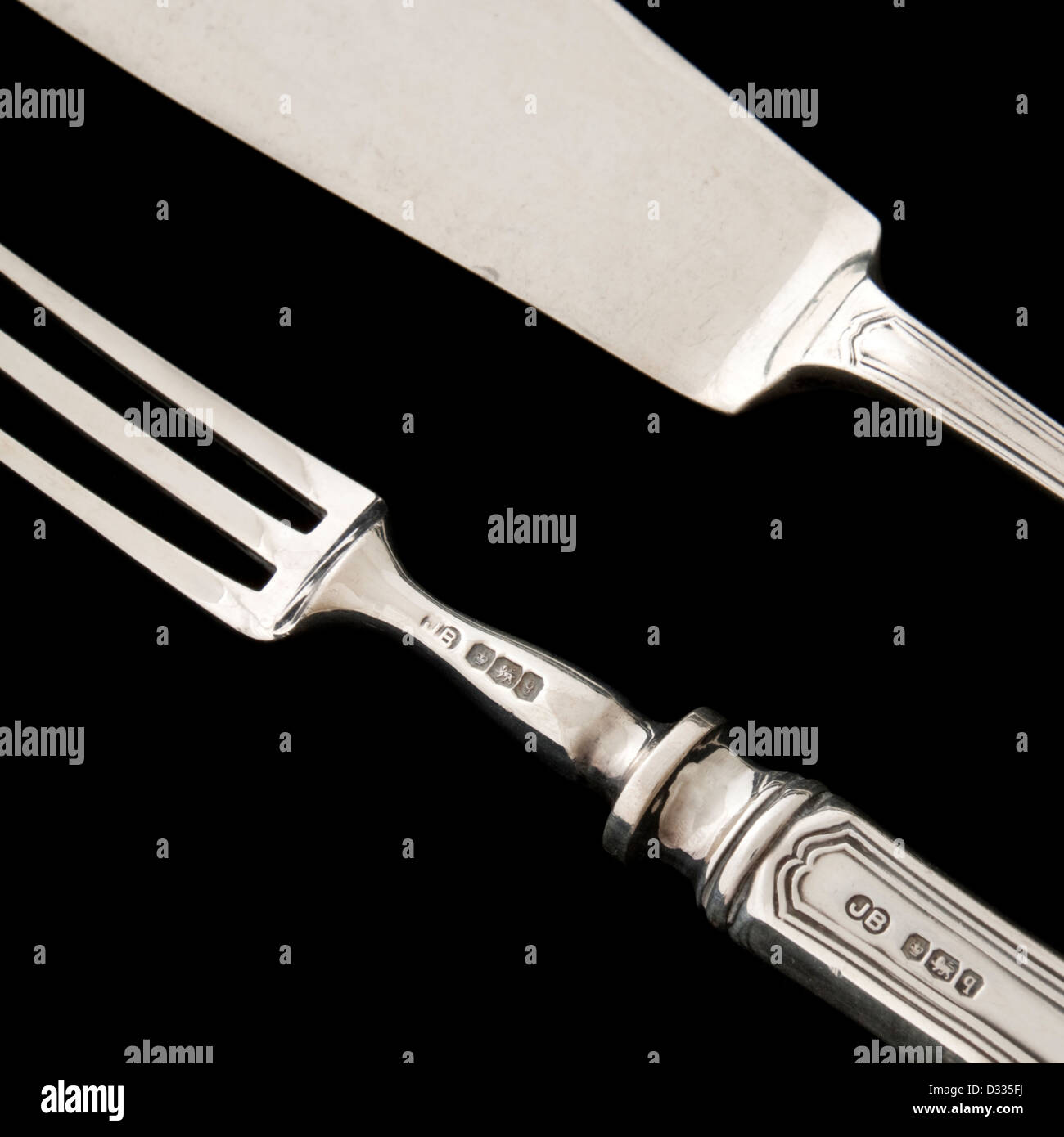 Vintage en argent massif poisson couteau et fourchette par John Biggin Ltd. poinçonné Sheffield 1933. Banque D'Images