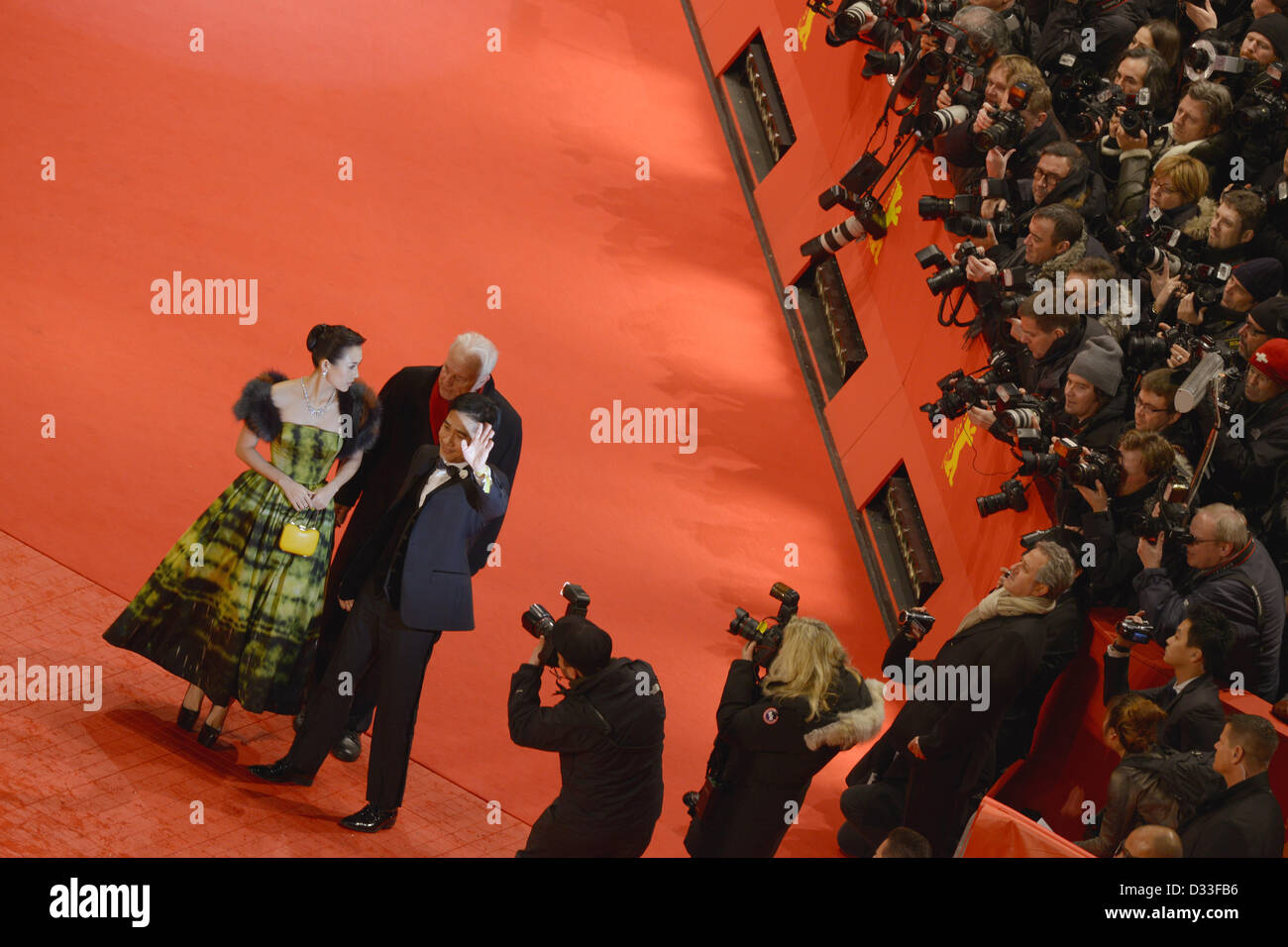Les acteurs Zhang Ziyi (L) et Tony Leung Chiu Wai (R) de la Chine arrivent pour la première du film 'Le Grand Maître' ('Yi Dai zong shi') durant le 63ème Festival du Film de Berlin, à Berlin, Allemagne, 07 février 2013. Le film a été choisi comme film d'ouverture de la Berlinale et s'exécute dans l'article officiel de compétition. Photo : Rainer Jensen dpa Banque D'Images