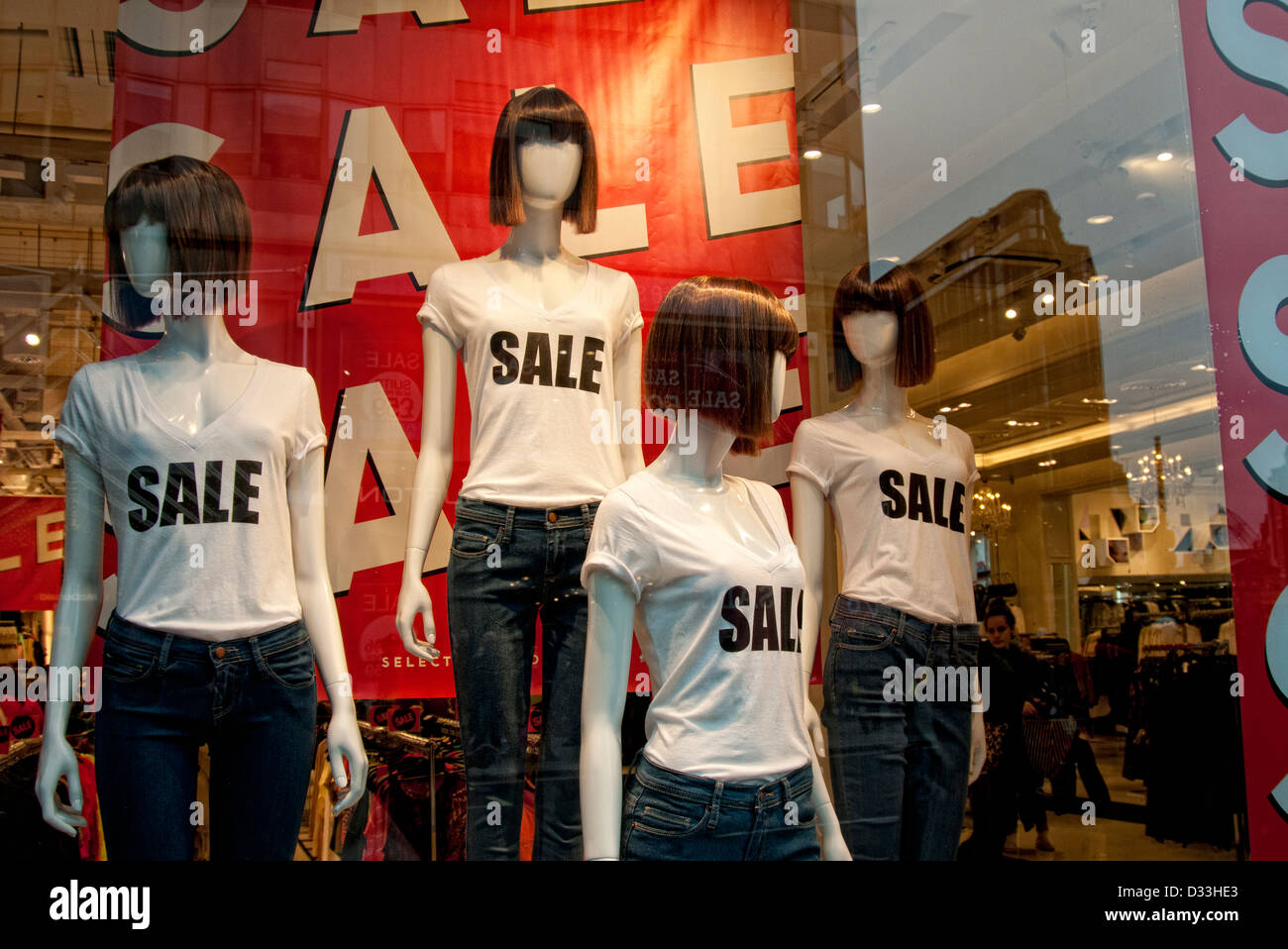 Signes de vente en vitrine Banque D'Images