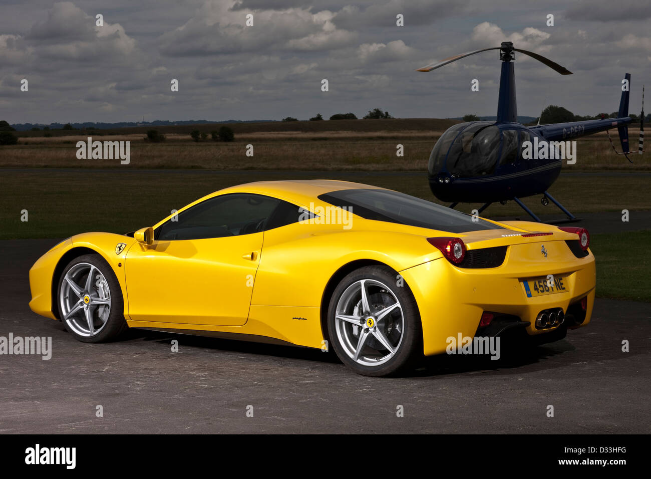Ferrari 458 Italia et hélicoptère, Thruxton, UK, 03 08 2010 Banque D'Images