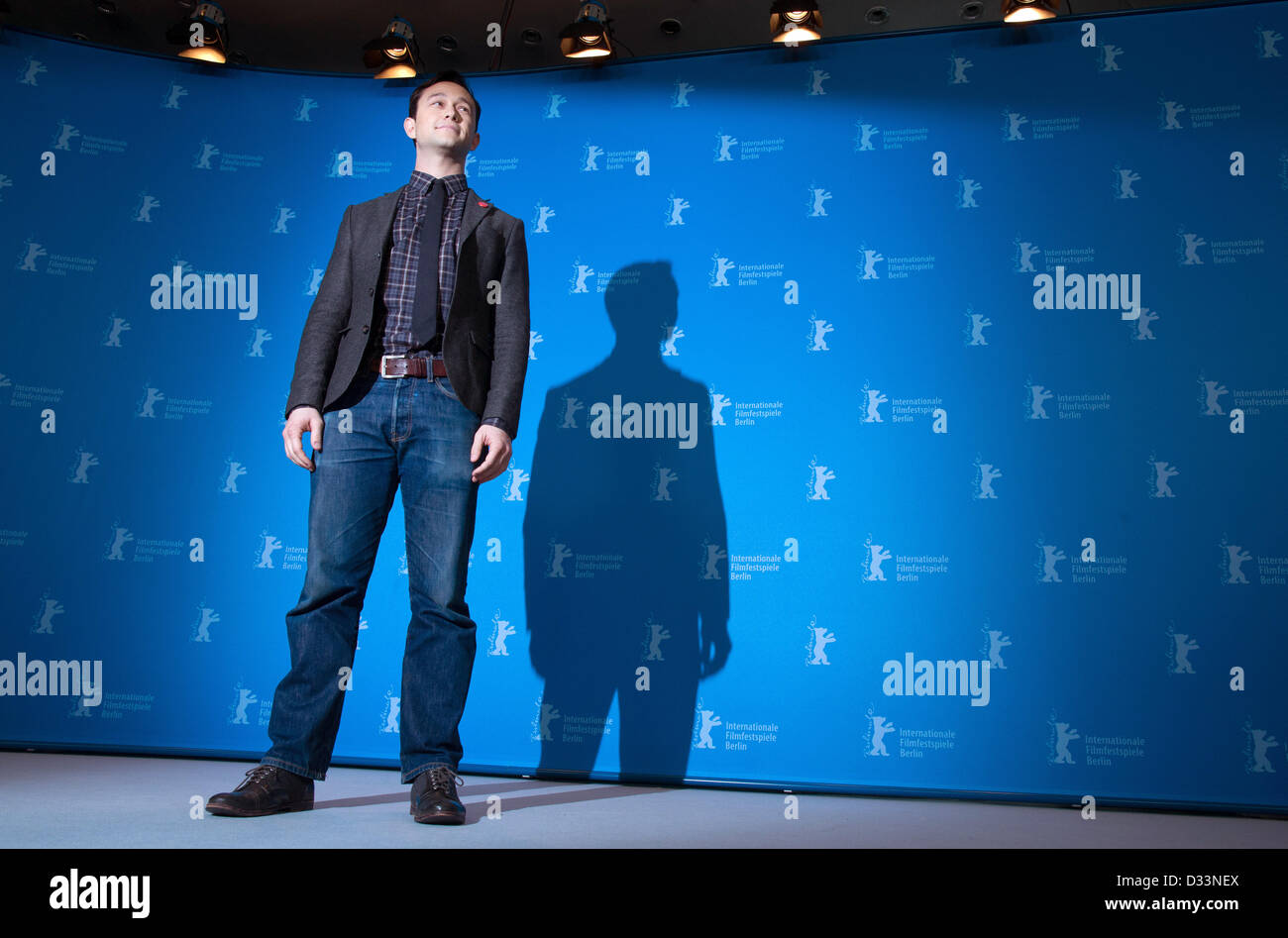 Berlin, Allemagne. 8 février 2013. Joseph Gordon-Levitt Directeur de l'USA pose à la photocall pour "Don Jon's Addiction" durant le 63e Festival du Film de Berlin, à Berlin, Allemagne, 08 février 2013. Le film est présenté dans le "spécial" à la Berlinale. Photo : Michael Kappeler/dpa/Alamy Live News Banque D'Images