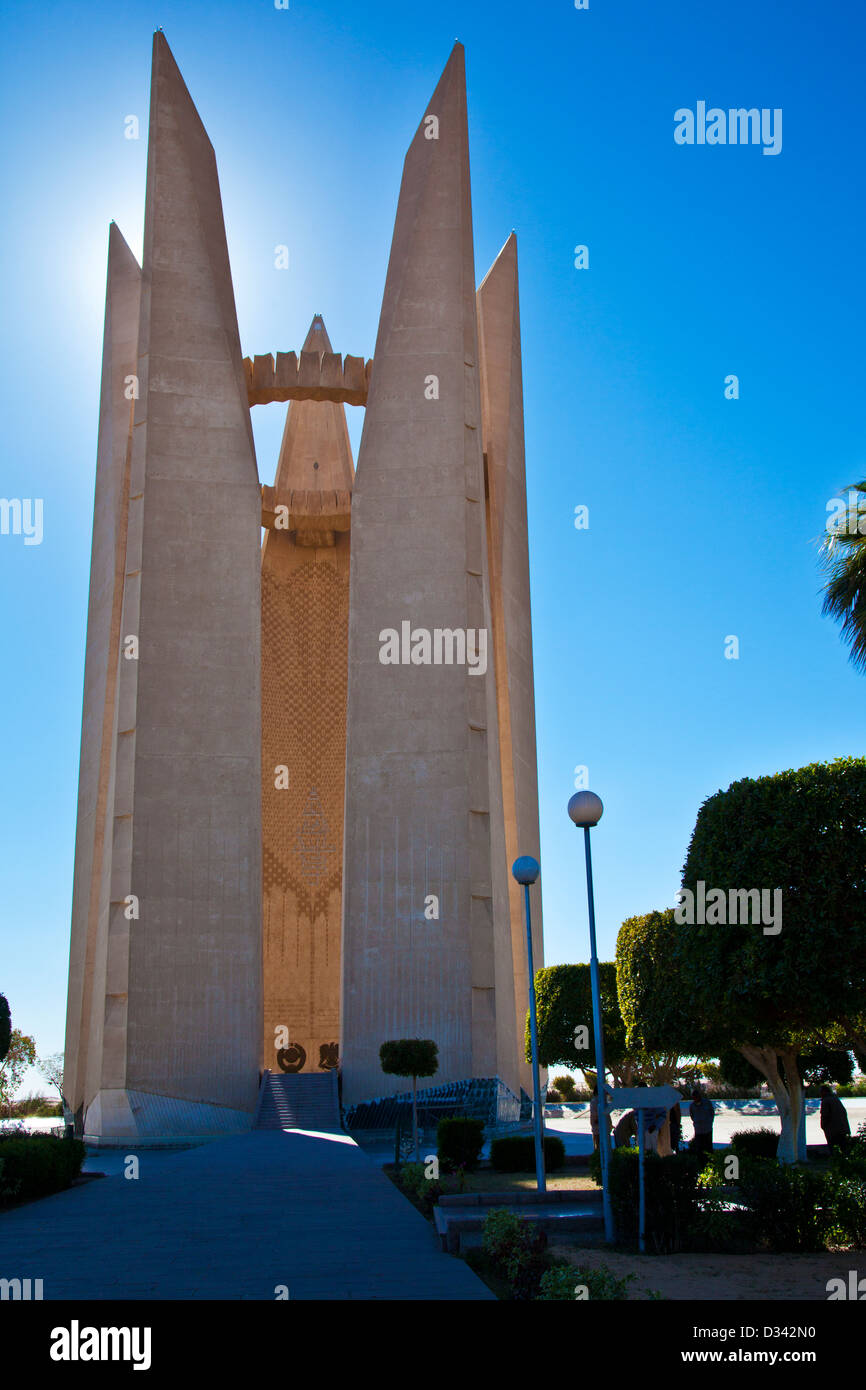 Egyptian-Russian Amitié Ce monument commémore l'achèvement de grand barrage d'Assouan, Egypte basé sur les 5 pétales de la fleur de lotus Banque D'Images