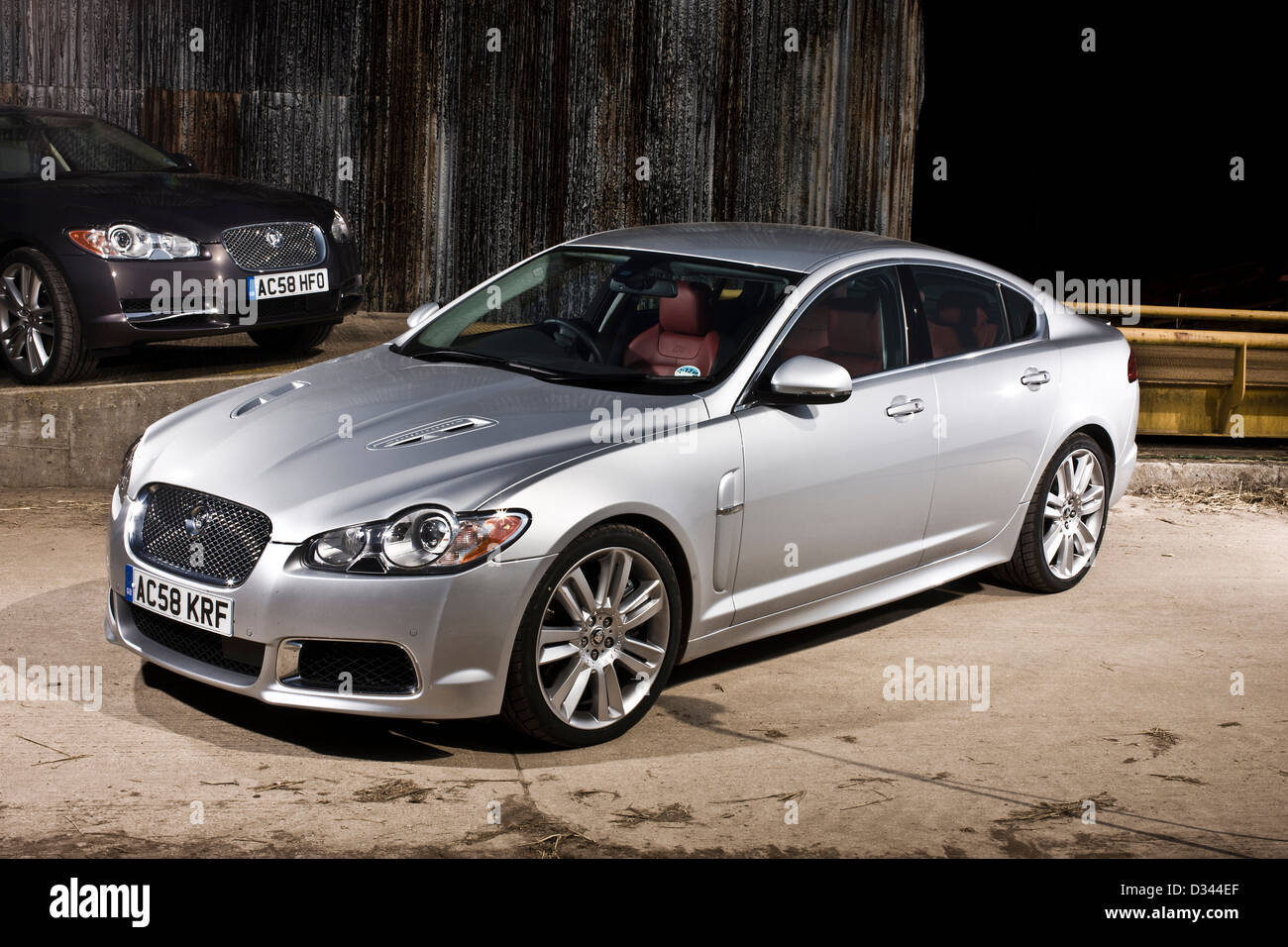 Jaguar XF S et XFR, moyennes berlines sport de luxe, Winchester, Royaume-Uni 2004 2009 Banque D'Images