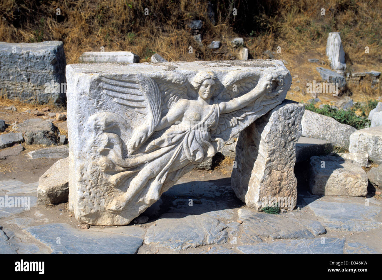 La figure sculptée de la déesse ailée Nike à Éphèse, Turquie Banque D'Images