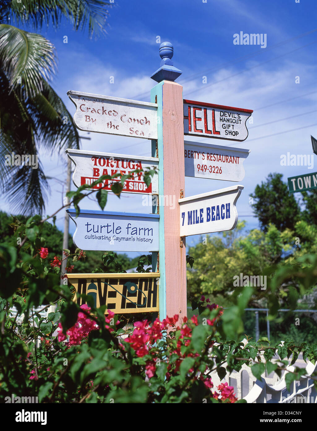 Poteau de signalisation pour les attractions, West Bay, Grand Cayman, îles Caïmans, Antilles, Caraïbes Banque D'Images