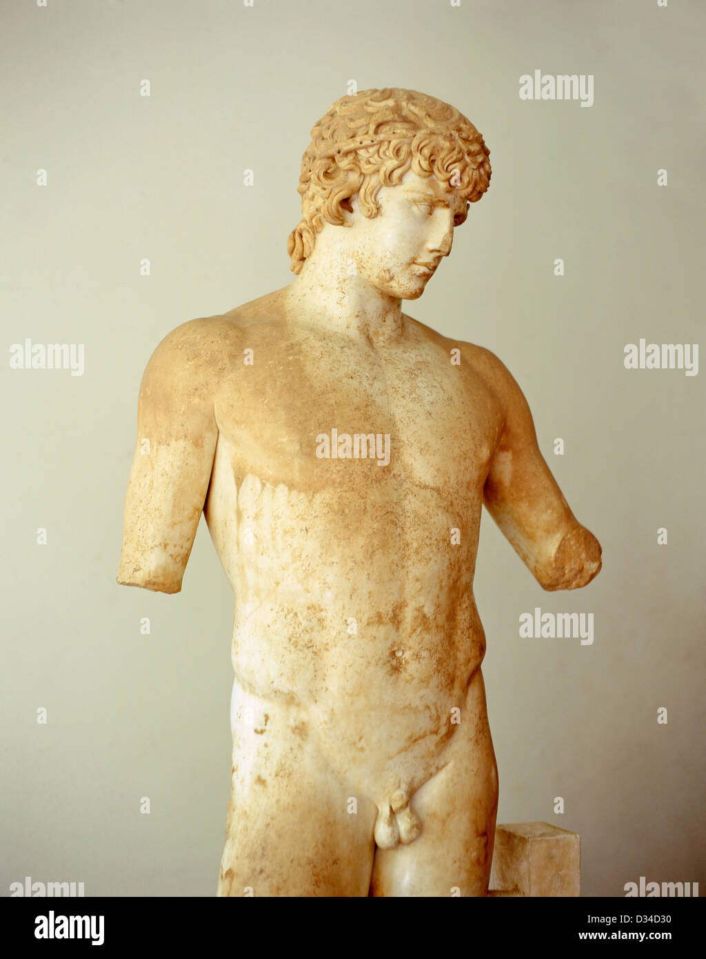Antinoüs statue en marbre (128 BC) en musée archéologique de Delphes, Delphi, le Mont Parnasse, Région du Centre de la Grèce, Grèce Banque D'Images