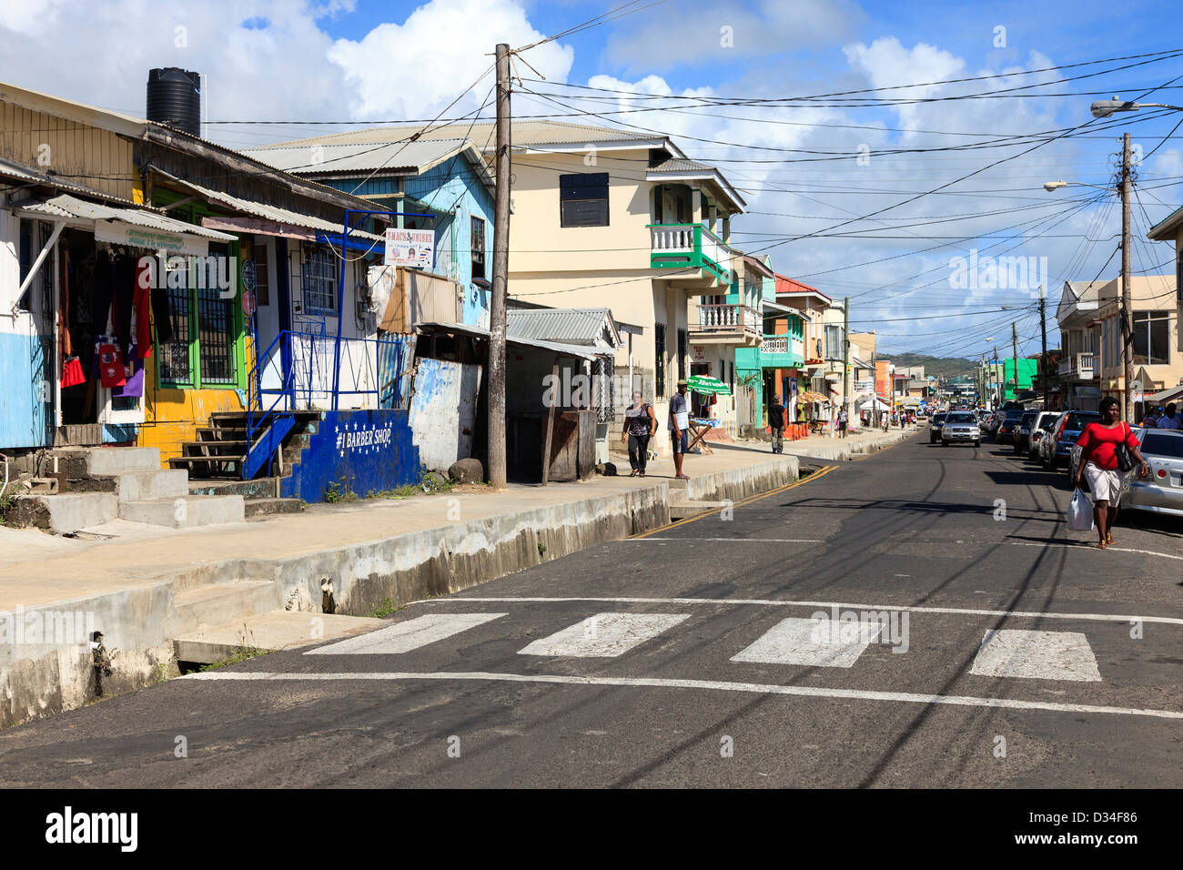 Afficher le long de la rue Clark, Vieux Fort, St Lucia. Clark Street est l'artère principale de la ville Banque D'Images