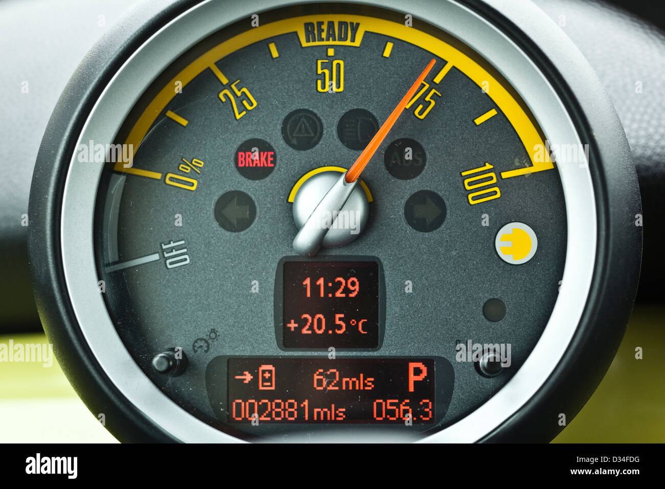 Indicateur de vitesse, Close up, BMW Mini voiture électrique E Banque D'Images