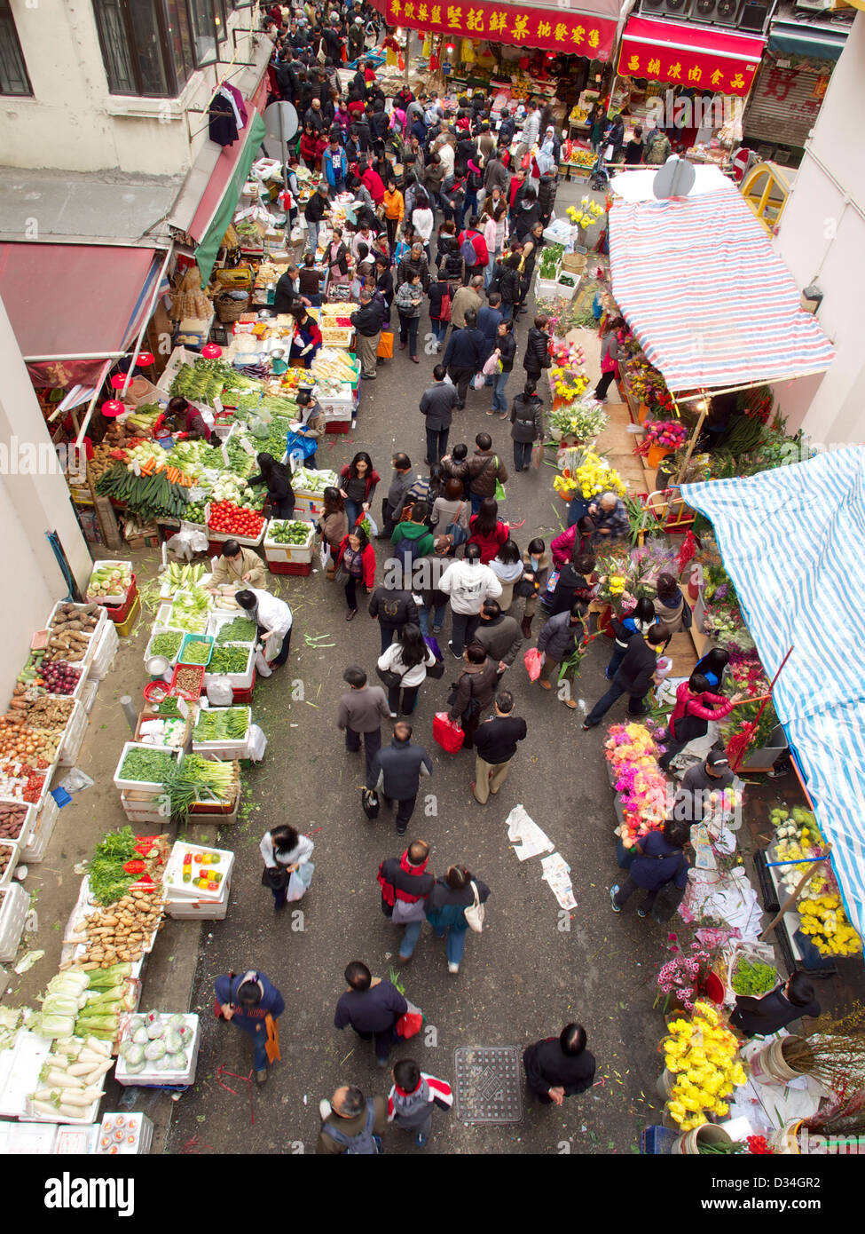 Wan Chai marché humide. Les clients sont occupés pendant le nouvel an chinois 2013. année du serpent. Banque D'Images