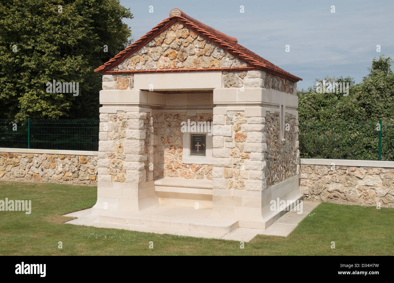 Petite chapelle dans la CSGC La ville aux bois British Cemetery, près de Reims, France. Banque D'Images