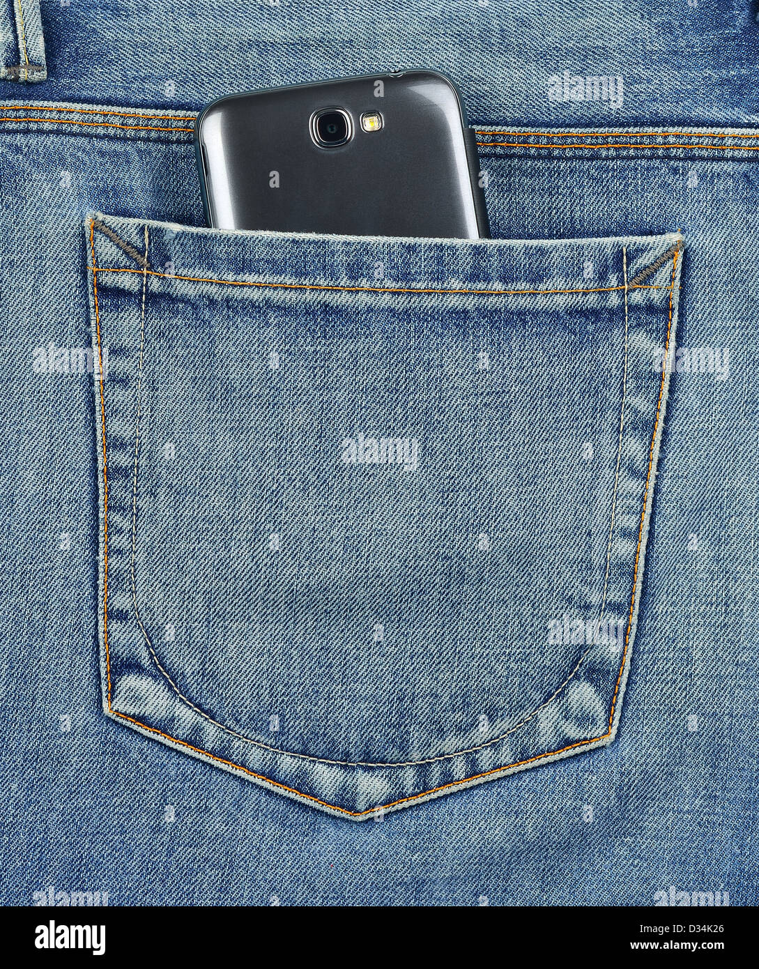 Poche arrière de jeans with cell phone, mobile Banque D'Images