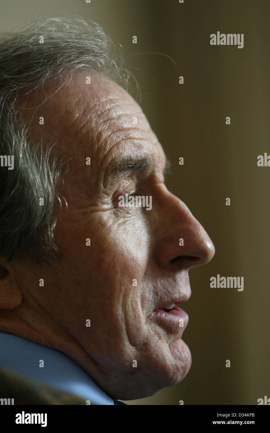 L'ancien Champion du Monde de Formule 1 Sir Jackie Stewart d'être interviewé dans sa chambre à l'hôtel Gleneagles en Ecosse Banque D'Images