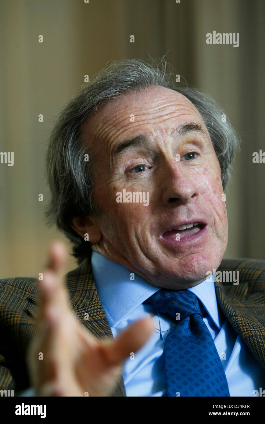 L'ancien Champion du Monde de Formule 1 Sir Jackie Stewart d'être interviewé dans sa chambre à l'hôtel Gleneagles en Ecosse Banque D'Images