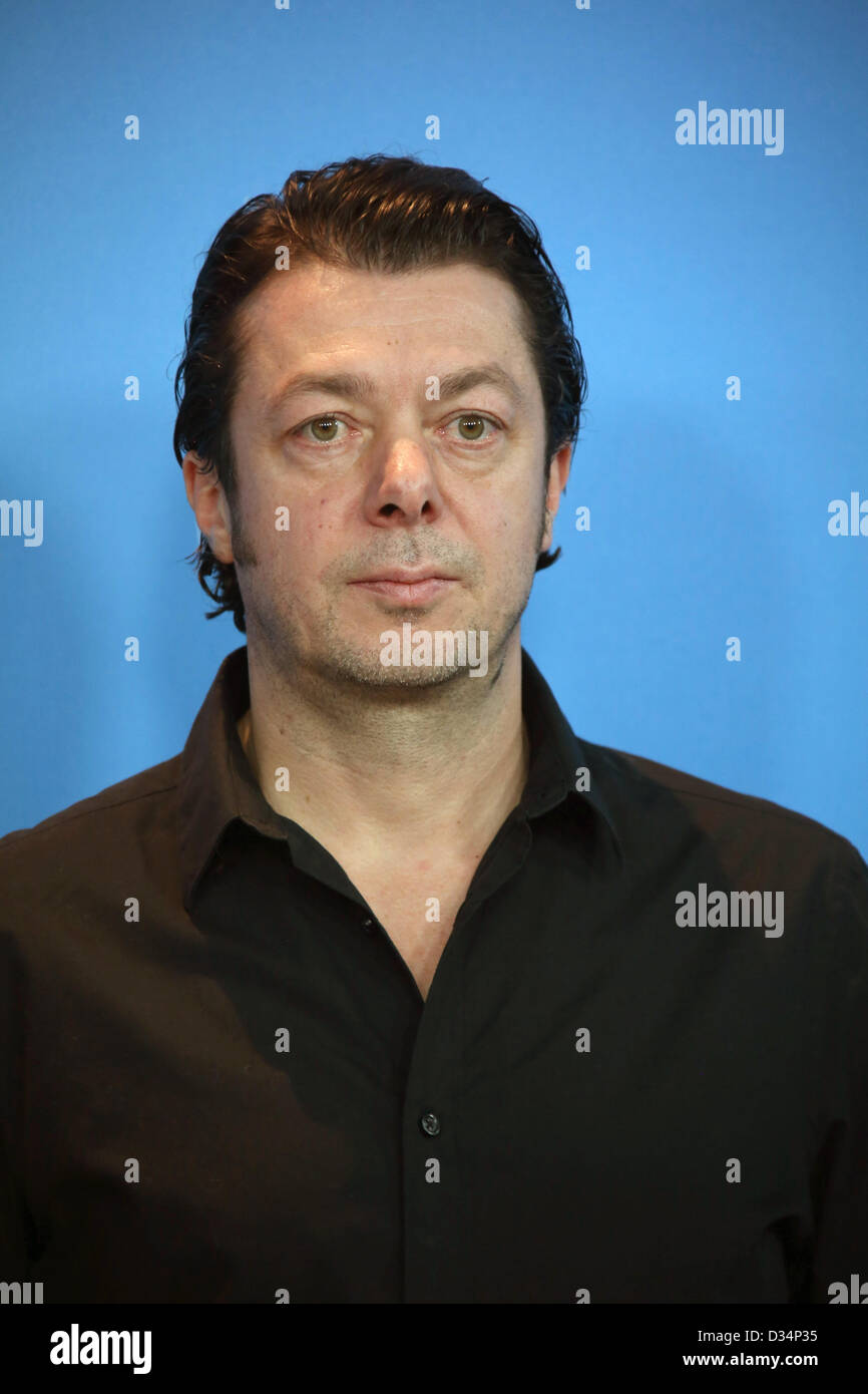 Directeur allemand Thomas Arslan pose à la photocall de 'Gold' pendant le 63e Festival du Film de Berlin, aka Berlinale à l'hôtel Hyatt à Berlin, Allemagne, le 09 février 2013. Photo : Hubert Boesl Banque D'Images