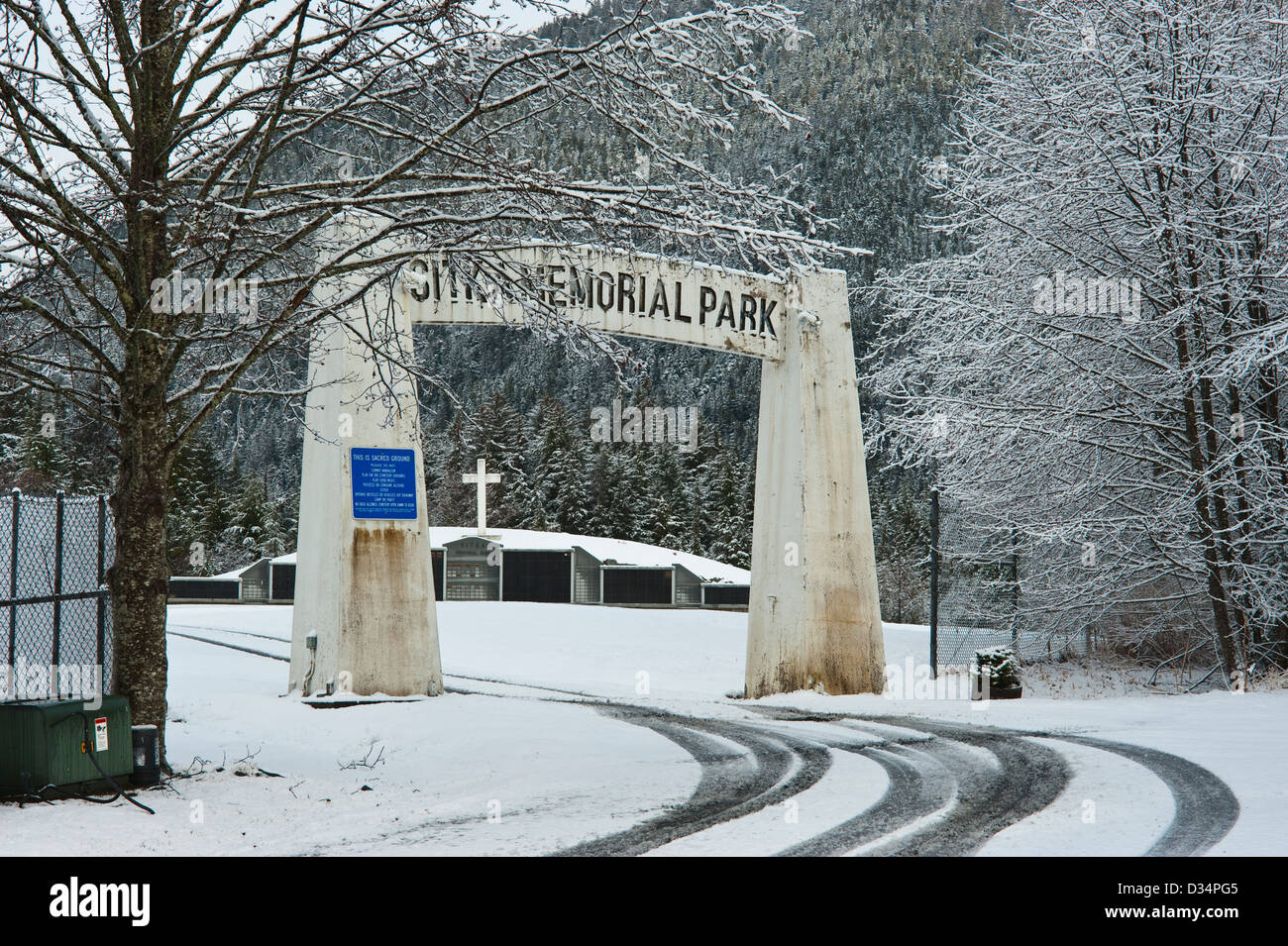 Passage de l'entrée au cimetière national de Sitka à Sitka, Alaska, USA Banque D'Images