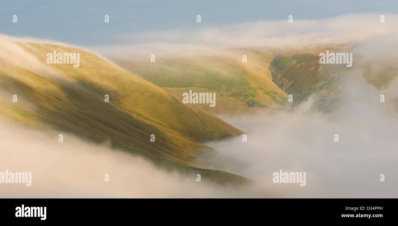 Matin brumeux Rushup Edge Derbyshire Peak District Banque D'Images