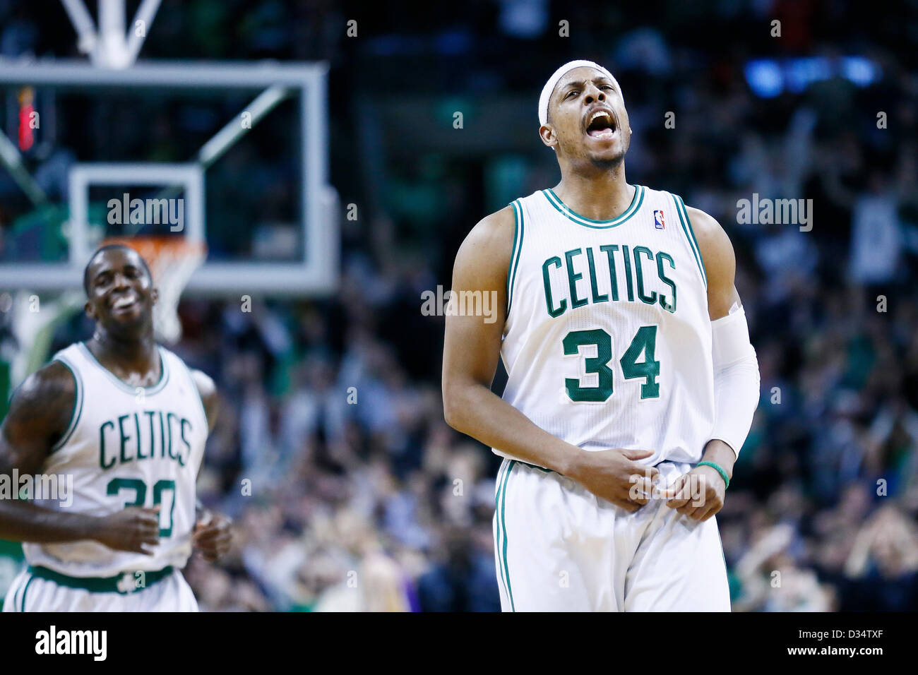07.02.2013. Boston, Massachusetts Boston Celtics Paul Pierce (petit 34) célèbre au cours de la Boston Celtics 116-95 victoire sur les Lakers de Los Angeles au TD Garden, Boston, Massachusetts, USA. Banque D'Images