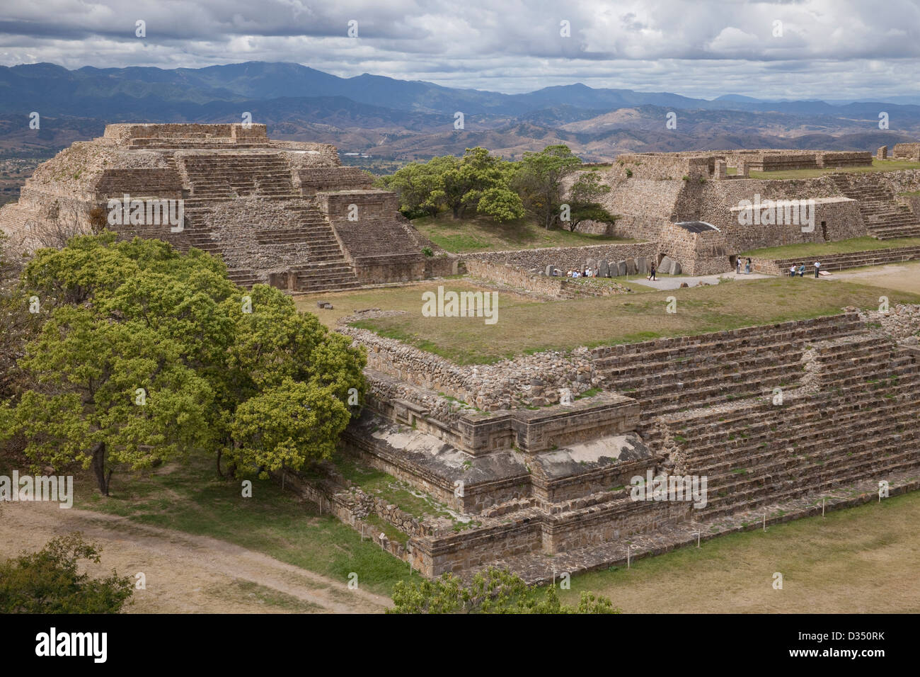 Ruines zapotèques à Monte Albán, Oaxaca, Mexique. Banque D'Images