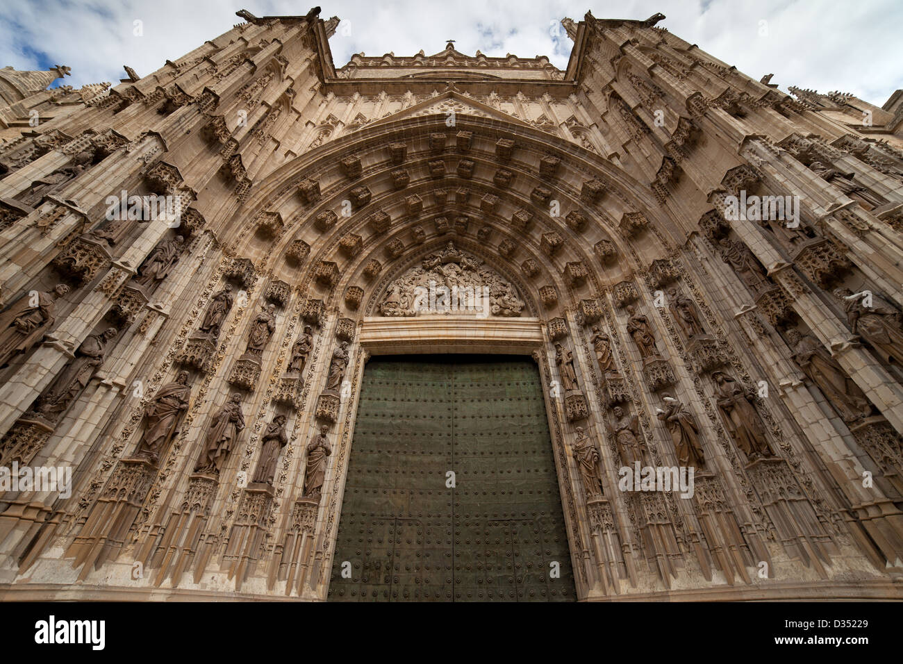 Porte de l'assomption (espagnol : Puerta de la asuncion) de la cathédrale de Séville en Espagne, façade ouest. Banque D'Images