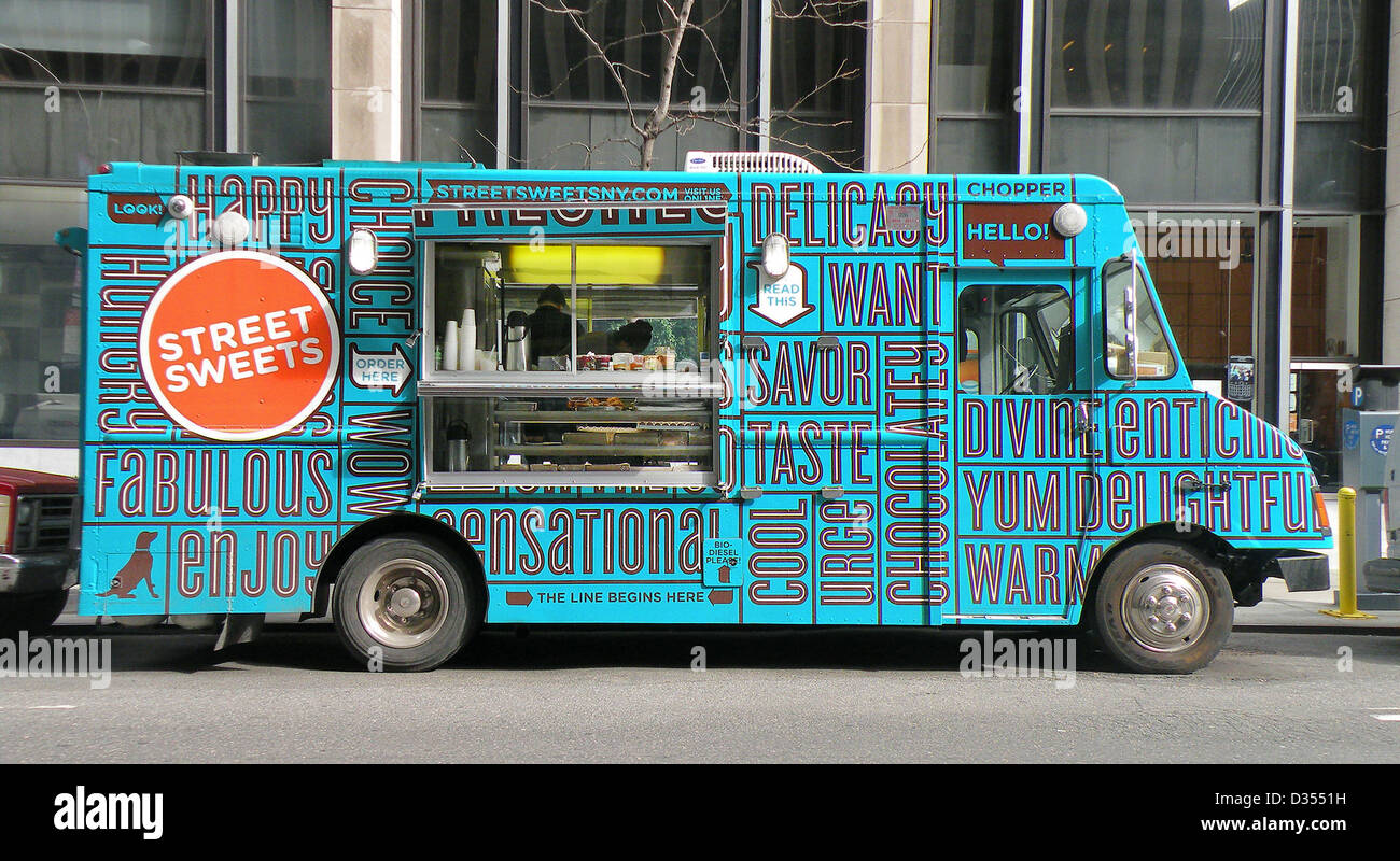 Bonbons rue camion alimentaire sur West 50th Street entre 7th Ave & des Amériques (6e avenue) Midtown Manhattan New York. Banque D'Images