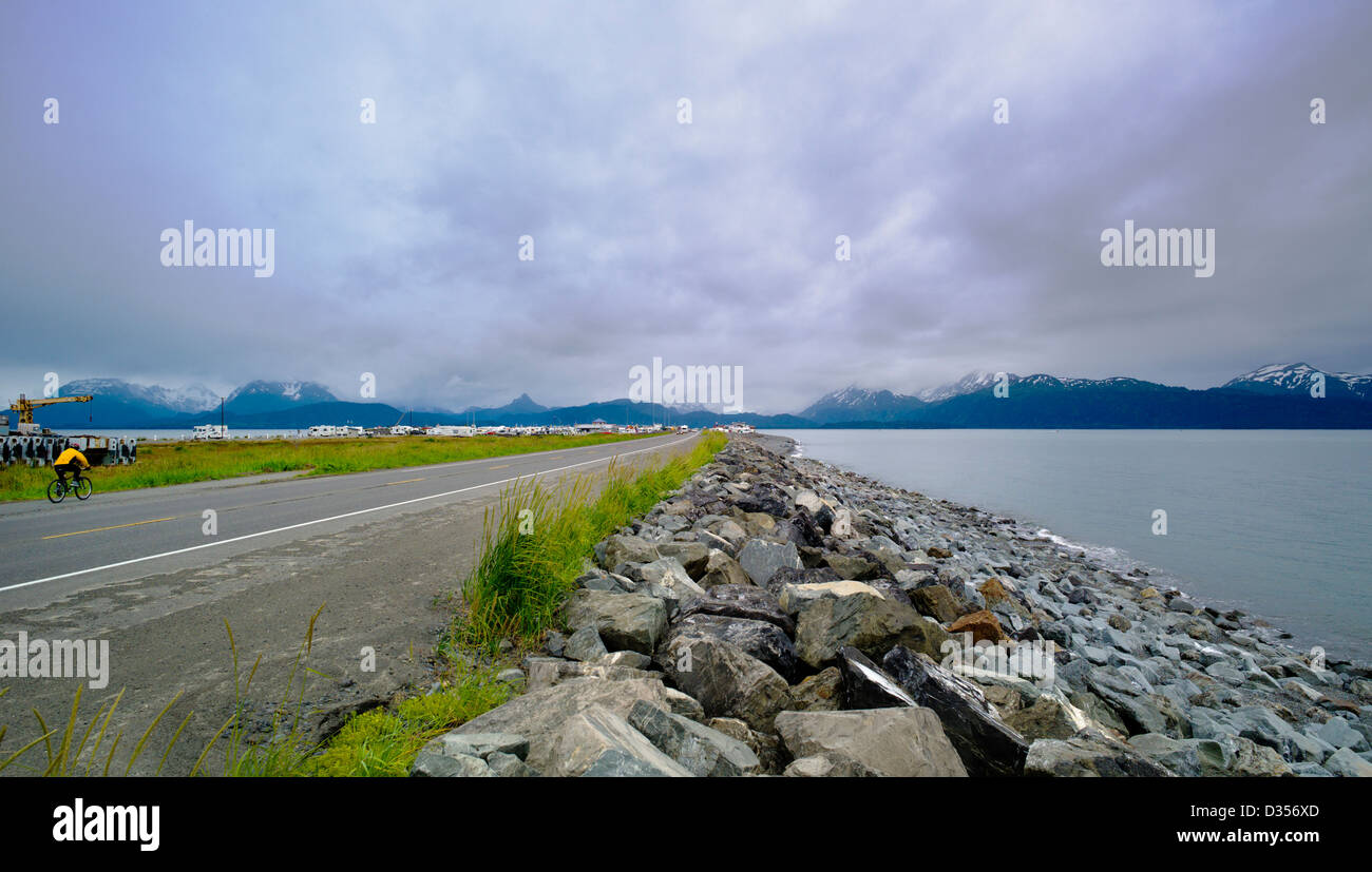 Avis de tempête en attente et moody ciel au-dessus de la baie Kachemak, Homer Spit de Homer, Alaska, USA Banque D'Images