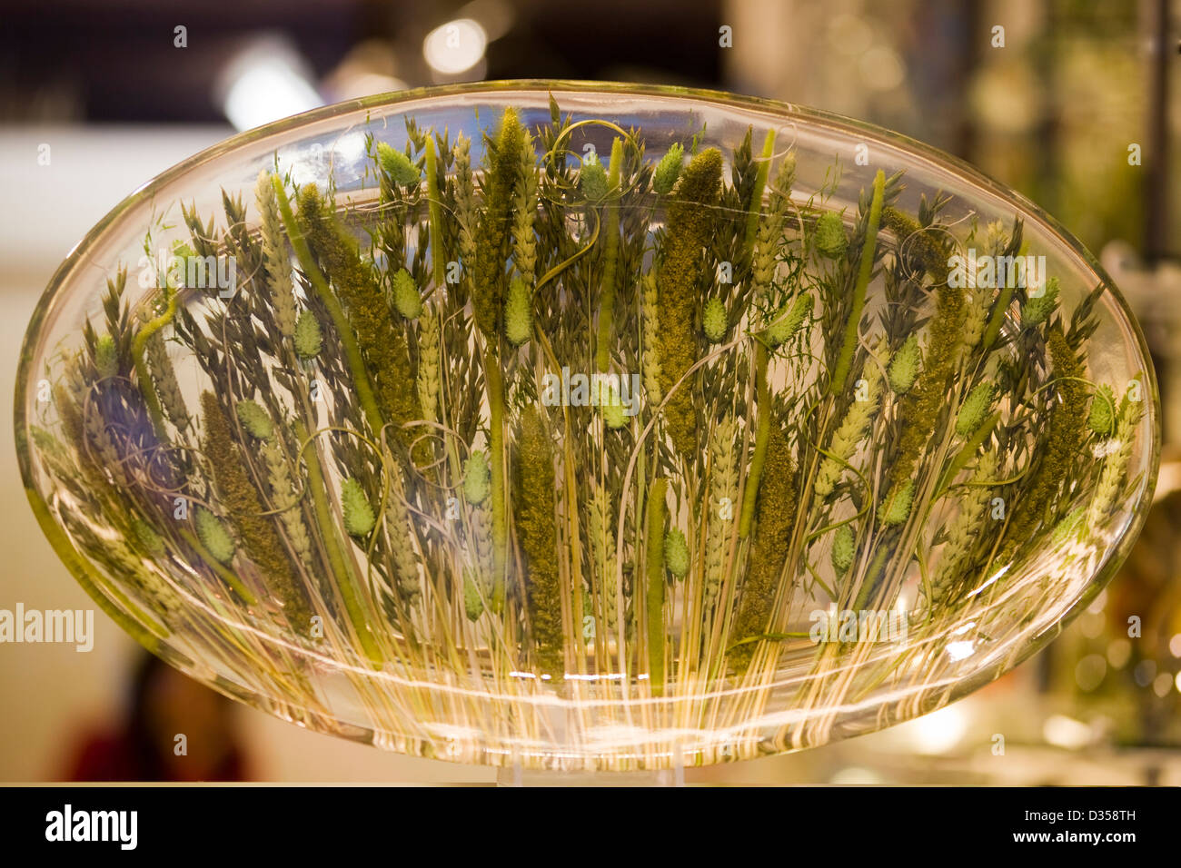 Bol en verre de Murano décoratif incrusté de fleurs Tassel Banque D'Images