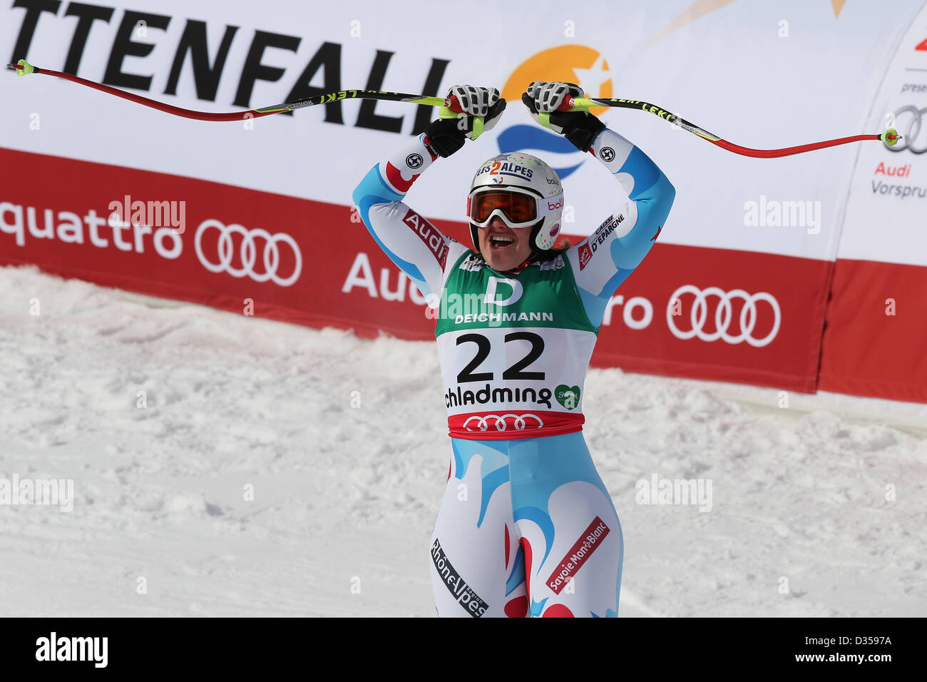10.02.2013, Schladming, Autriche. Marion Rolland (Fra) célèbre sur la ligne d'arrivée au cours de la descente dames des Championnats du Monde FIS de Ski Alpin 2013 Banque D'Images