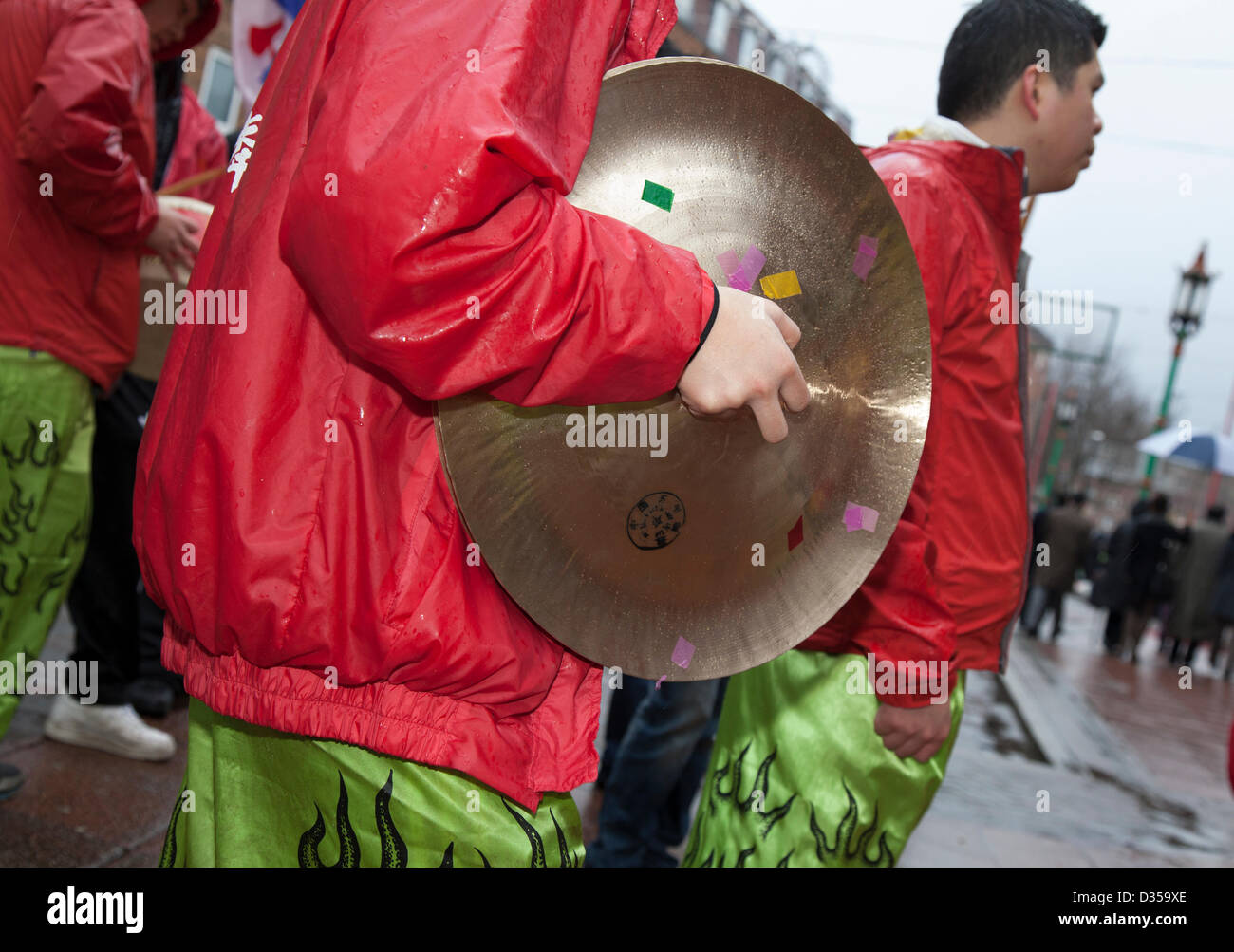 Liverpool China Town. Dimanche 10 février 2013. Musiciens qui jouent au Nouvel An chinois dans le quartier chinois, le centre-ville de Liverpool, Royaume-Uni. Liverpool est l'une des plus anciennes communautés chinoises en Europe. Le Nouvel An chinois est célébré dans les rues autour de l'écran chinois sur Nelson Street, et 2013 est l'année du serpent. Banque D'Images