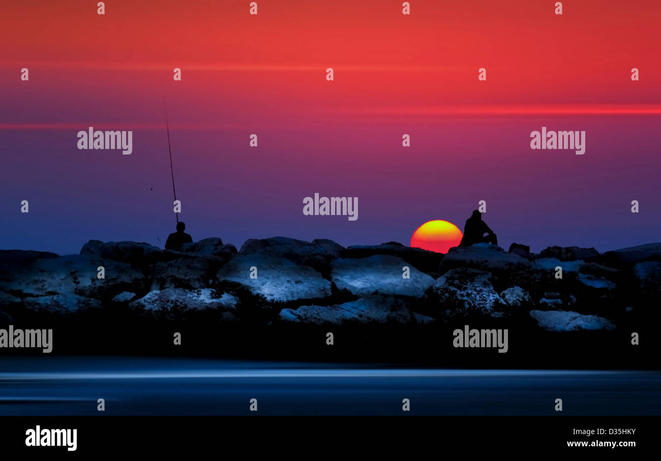 Vue panoramique avec distorsion de paysage et ciel avec chiffres silhouetté Banque D'Images