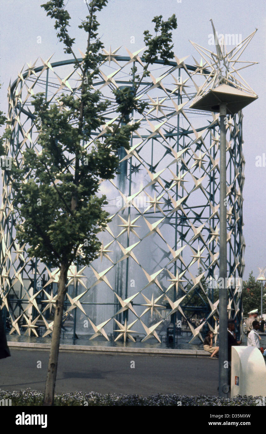Photo originale prise en 1964. Photo vintage May 1964, la fontaine Astral à la Foire mondiale de New York en 1964. Banque D'Images