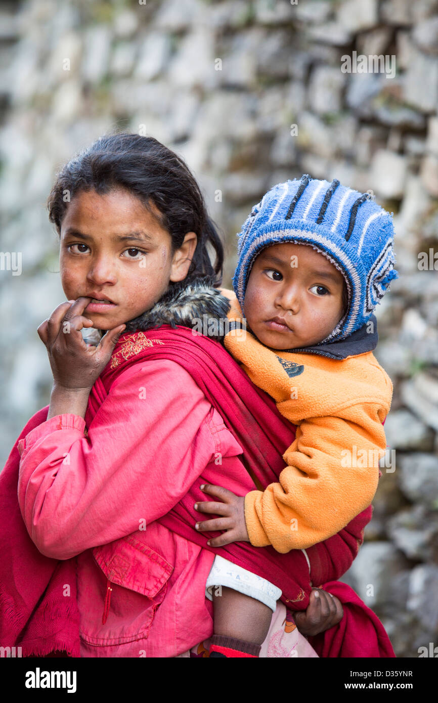 Girl baby nepal Banque de photographies et d'images à haute résolution -  Alamy