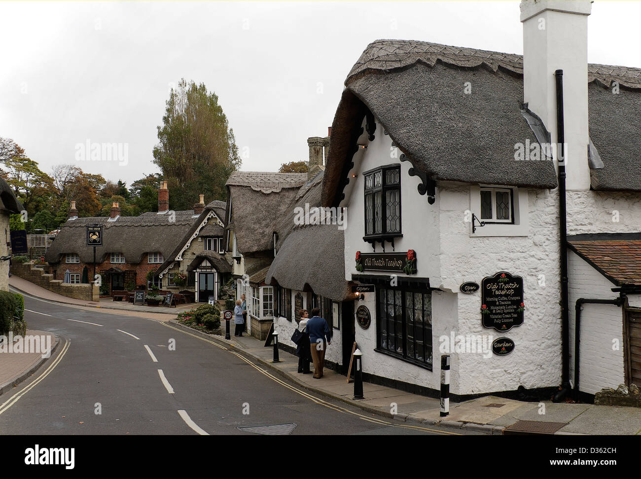 Scène de rue de la vieille ville de Shanklin Île de Wight à l'est sur la rue de l'Église Banque D'Images