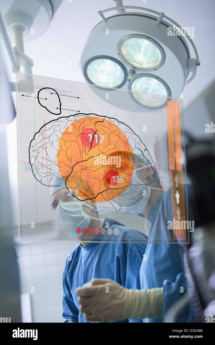 Deux chirurgiens à au cerveau sur une interface Banque D'Images