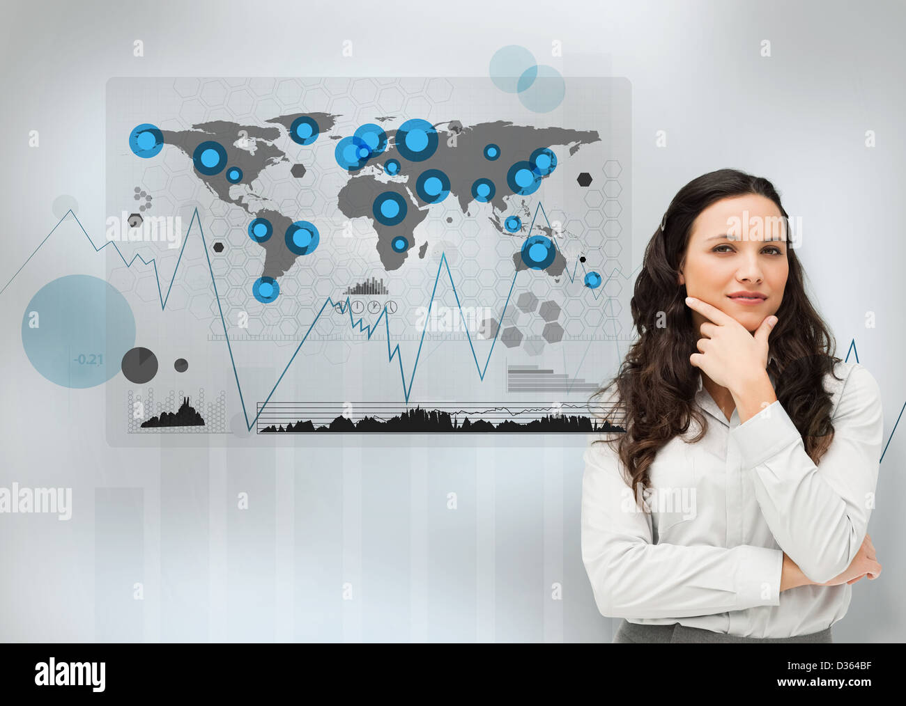 Couple avec un digital world map Banque D'Images