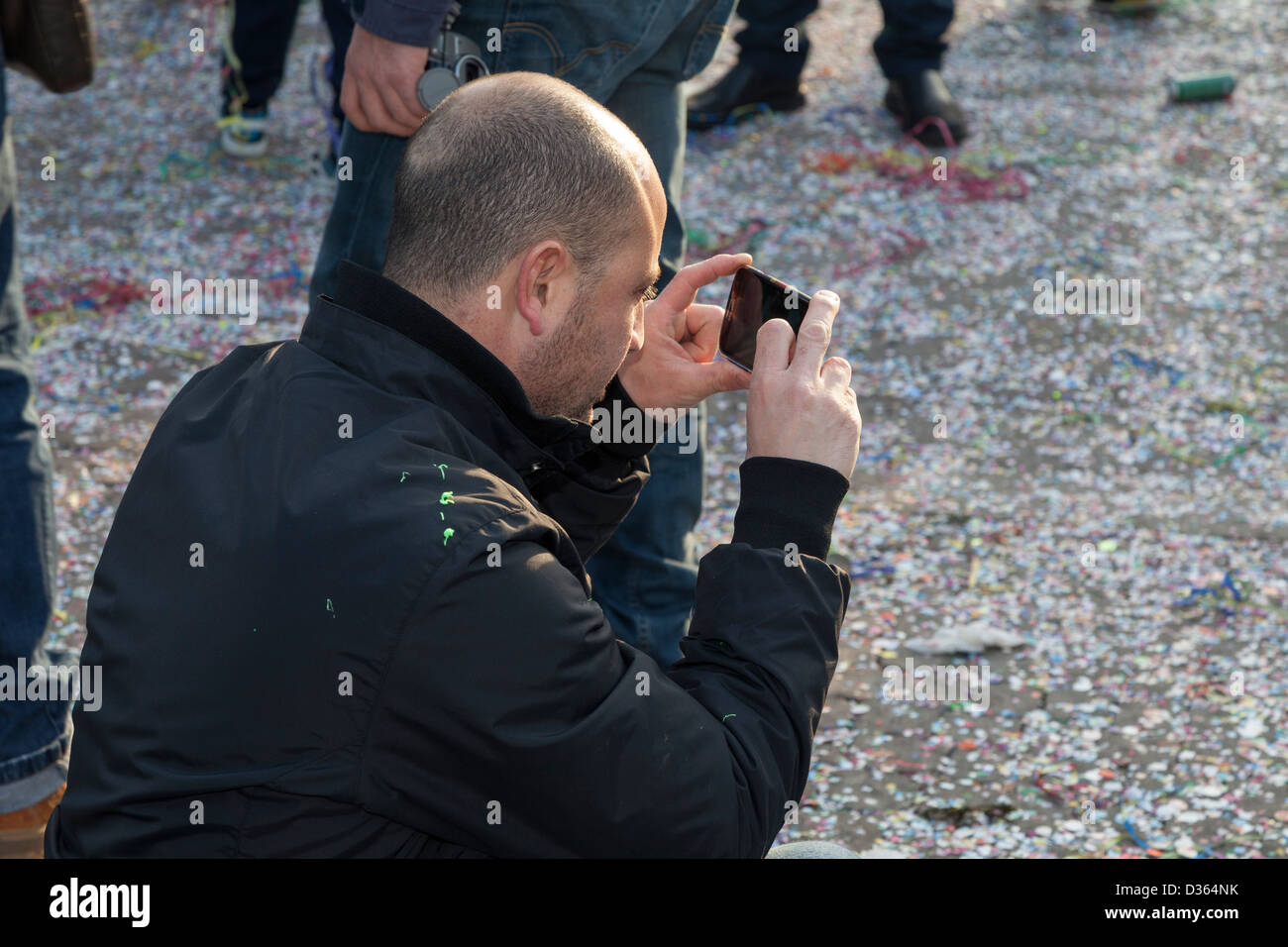 L'homme prend des photos du Carnaval, Italie Banque D'Images