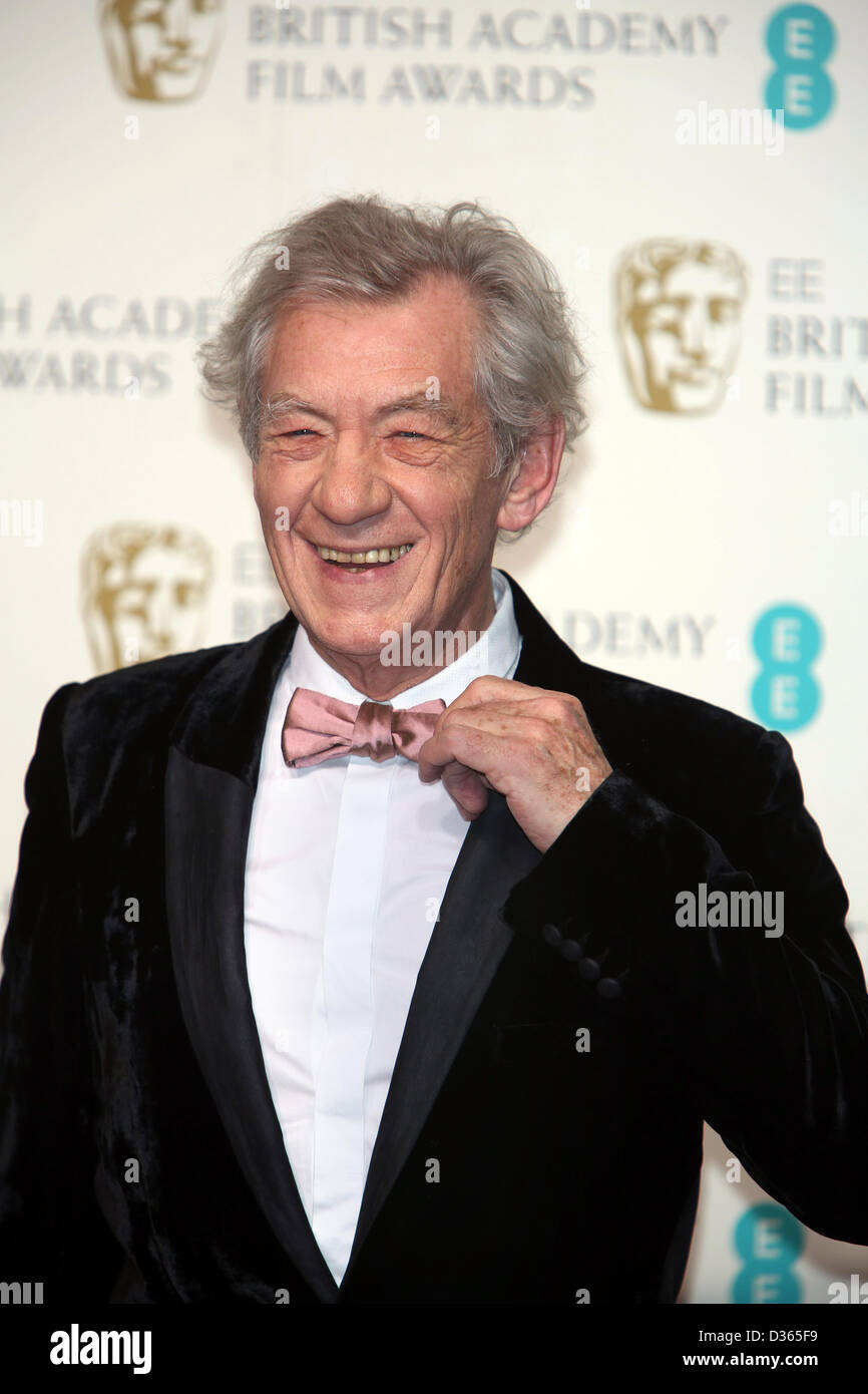 L'acteur Ian McKellen pose dans la salle de presse de l'EE British Academy Film Awards au Royal Opera House de Londres, Angleterre, le 10 février 2013. Photo : Hubert Boesl Banque D'Images