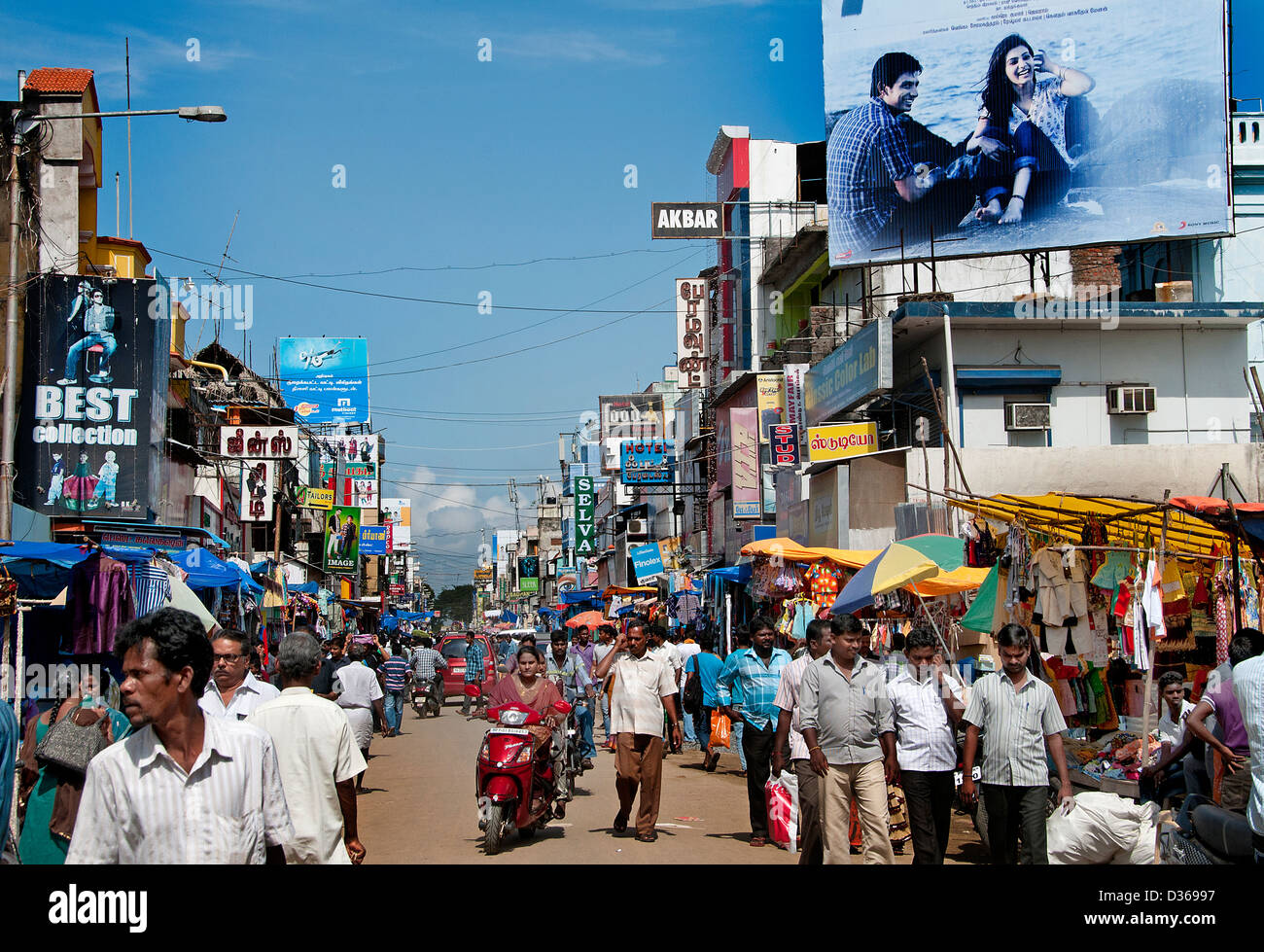 Mahatma Gandhi Road Puducherry ( Pondichéry Inde Tamil Naduu ) Banque D'Images