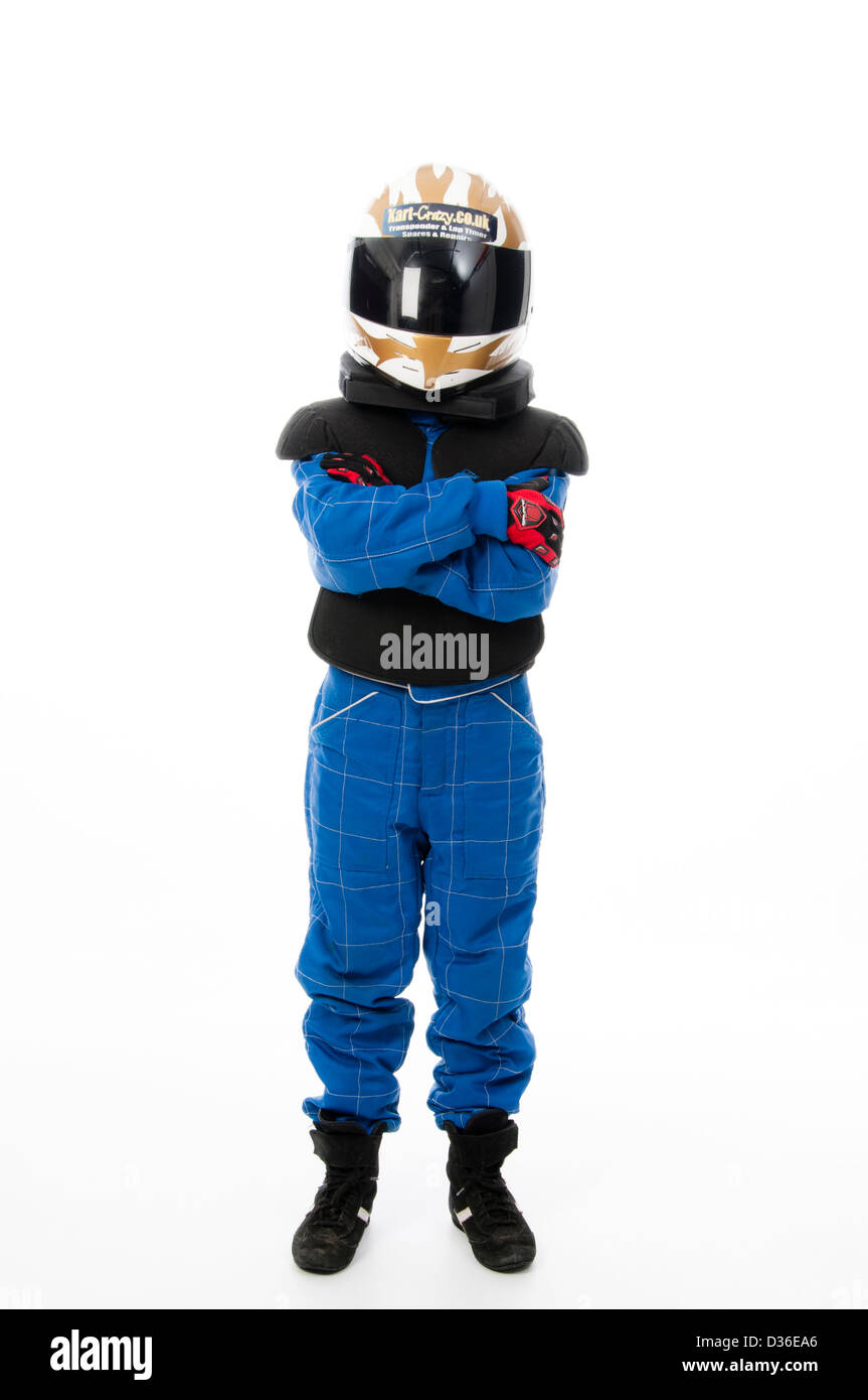 Enfant portant des vêtements de sport automobile Banque D'Images