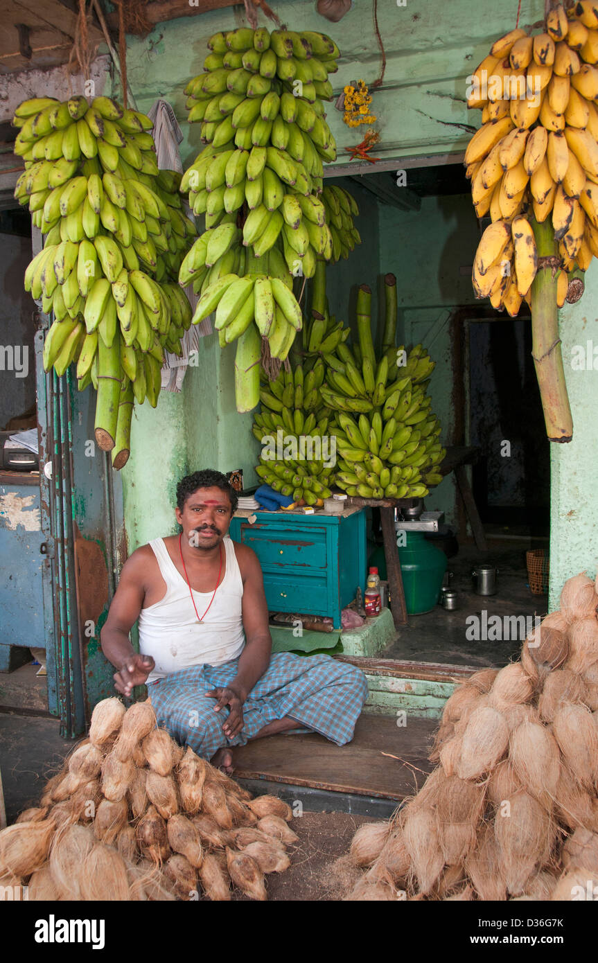 Inde Madurai Tamil Nadu Inde Bananes jardiniers Banque D'Images