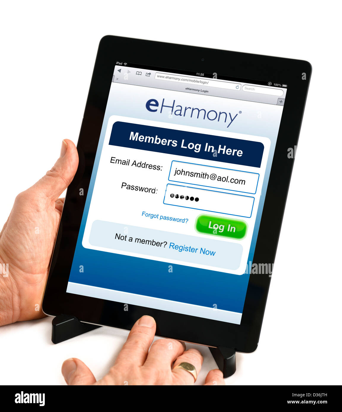Écran de connexion du site de rencontres en ligne eHarmony.com sur une 4ème génération d'Apple iPad, USA Banque D'Images